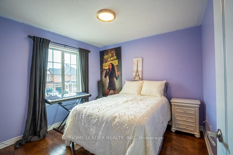 84 Tianalee Cres