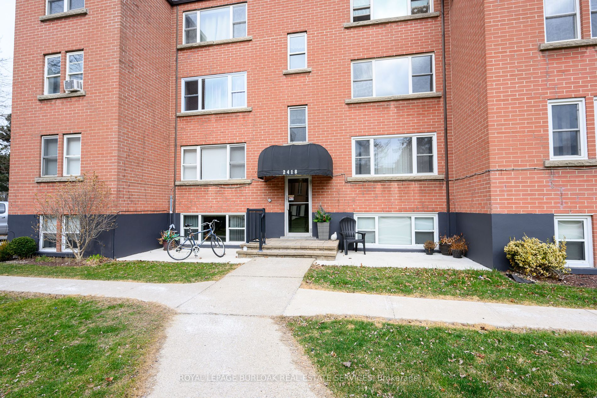 2418 New St, #12