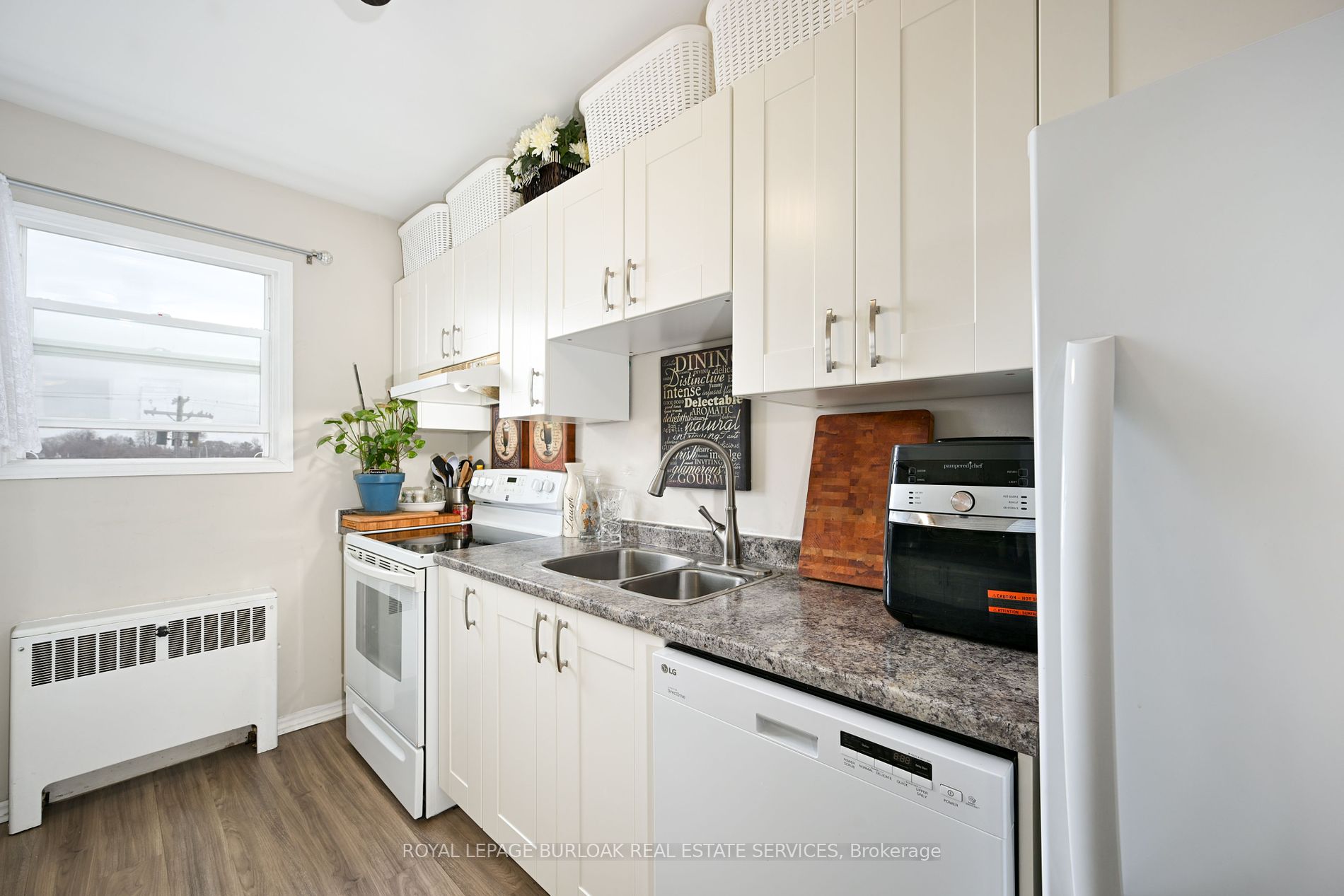 2418 New St, #12