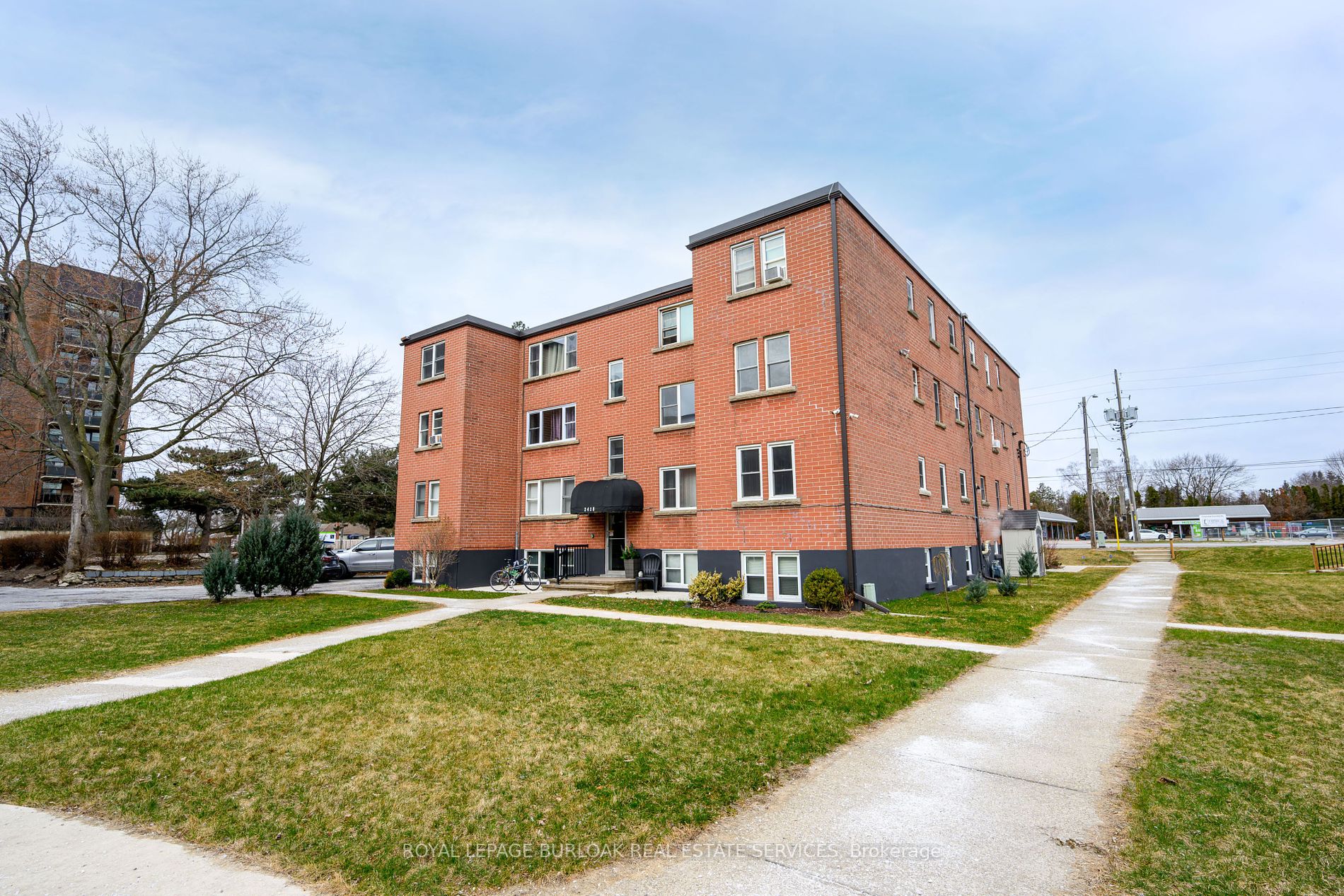 2418 New St, #12