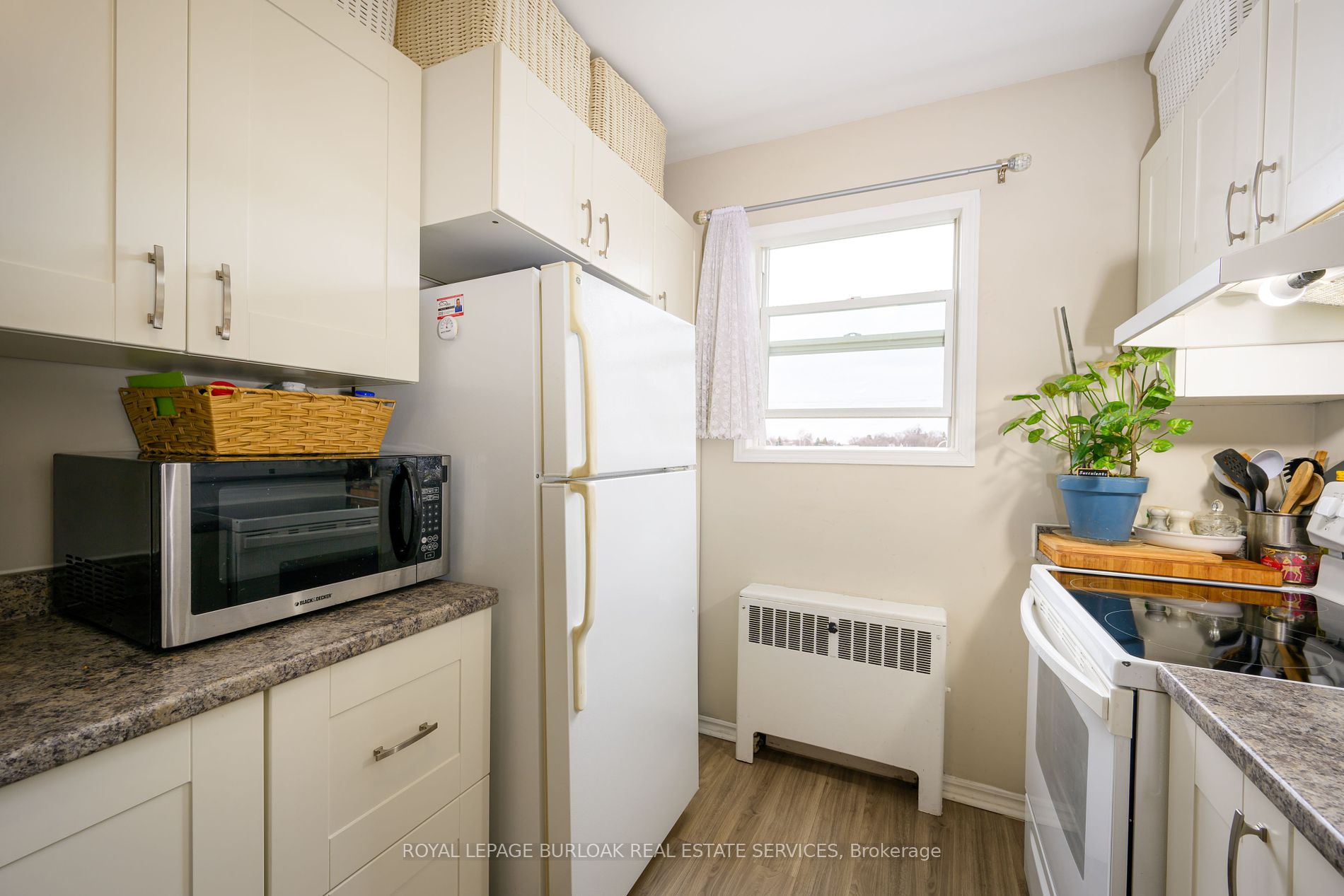 2418 New St, #12