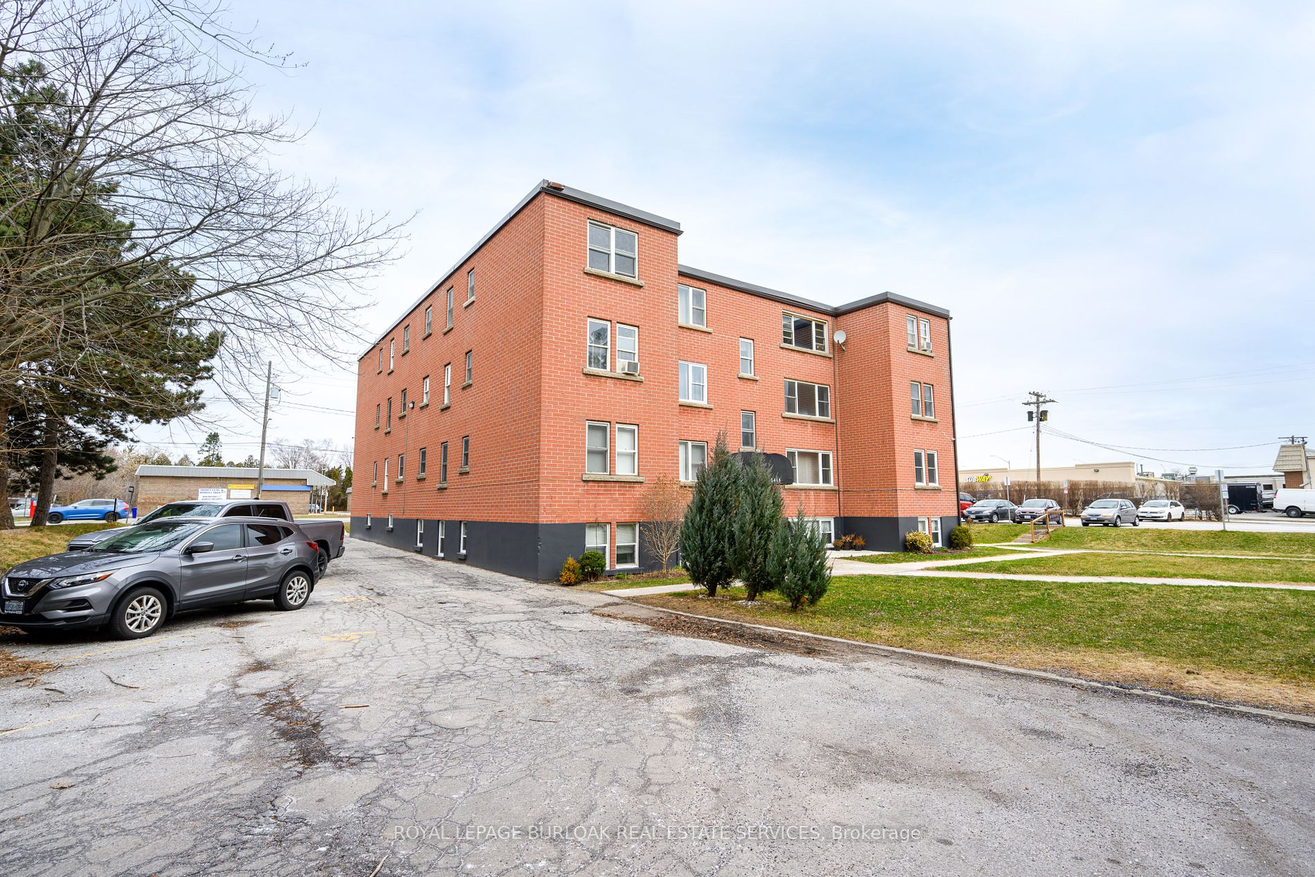 2418 New St, #12