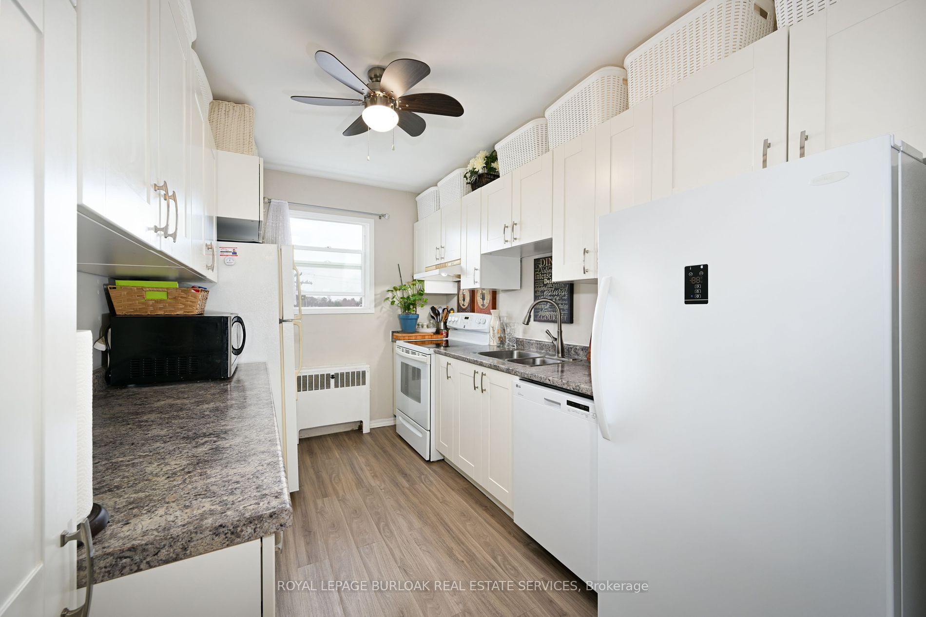 2418 New St, #12