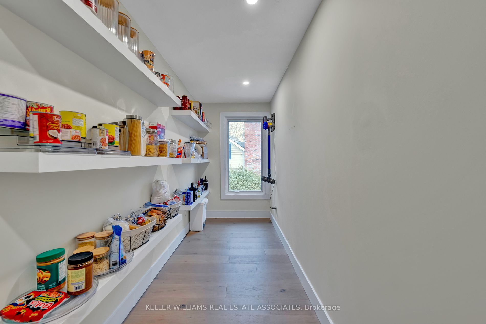 551 Cochise Crescent