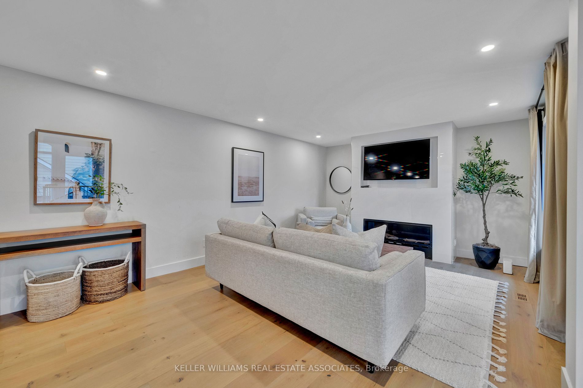 551 Cochise Crescent
