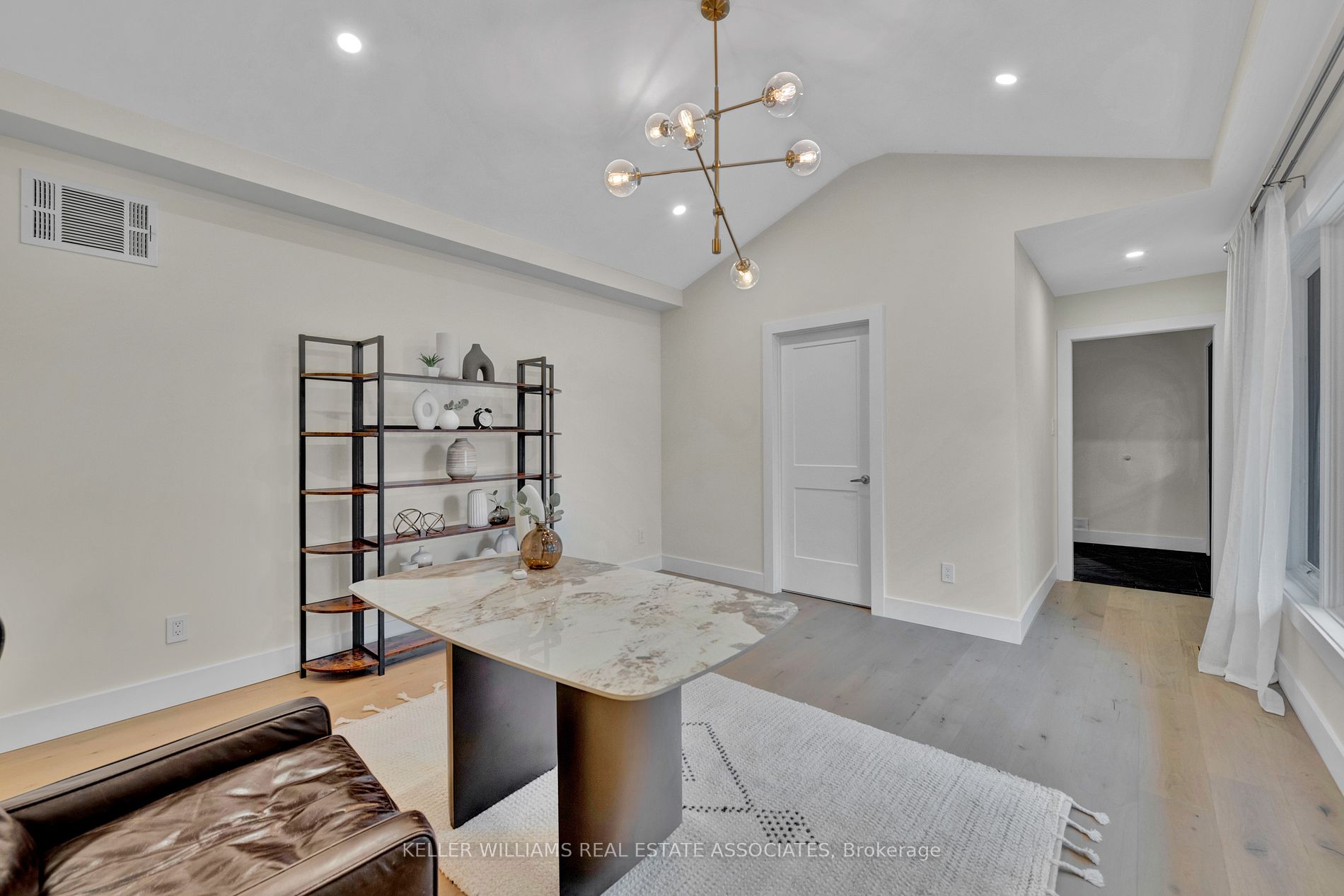 551 Cochise Crescent
