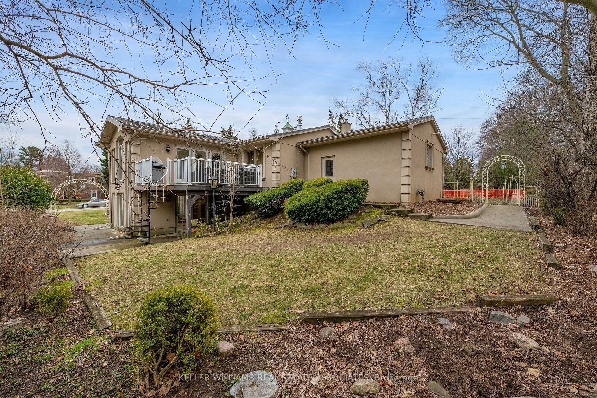 551 Cochise Crescent