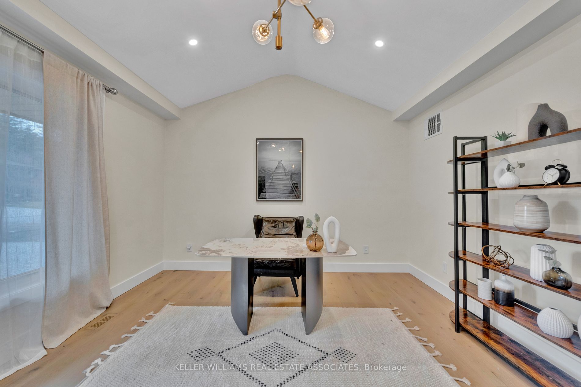 551 Cochise Crescent