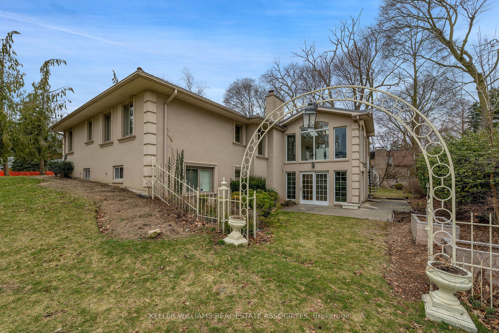 551 Cochise Crescent