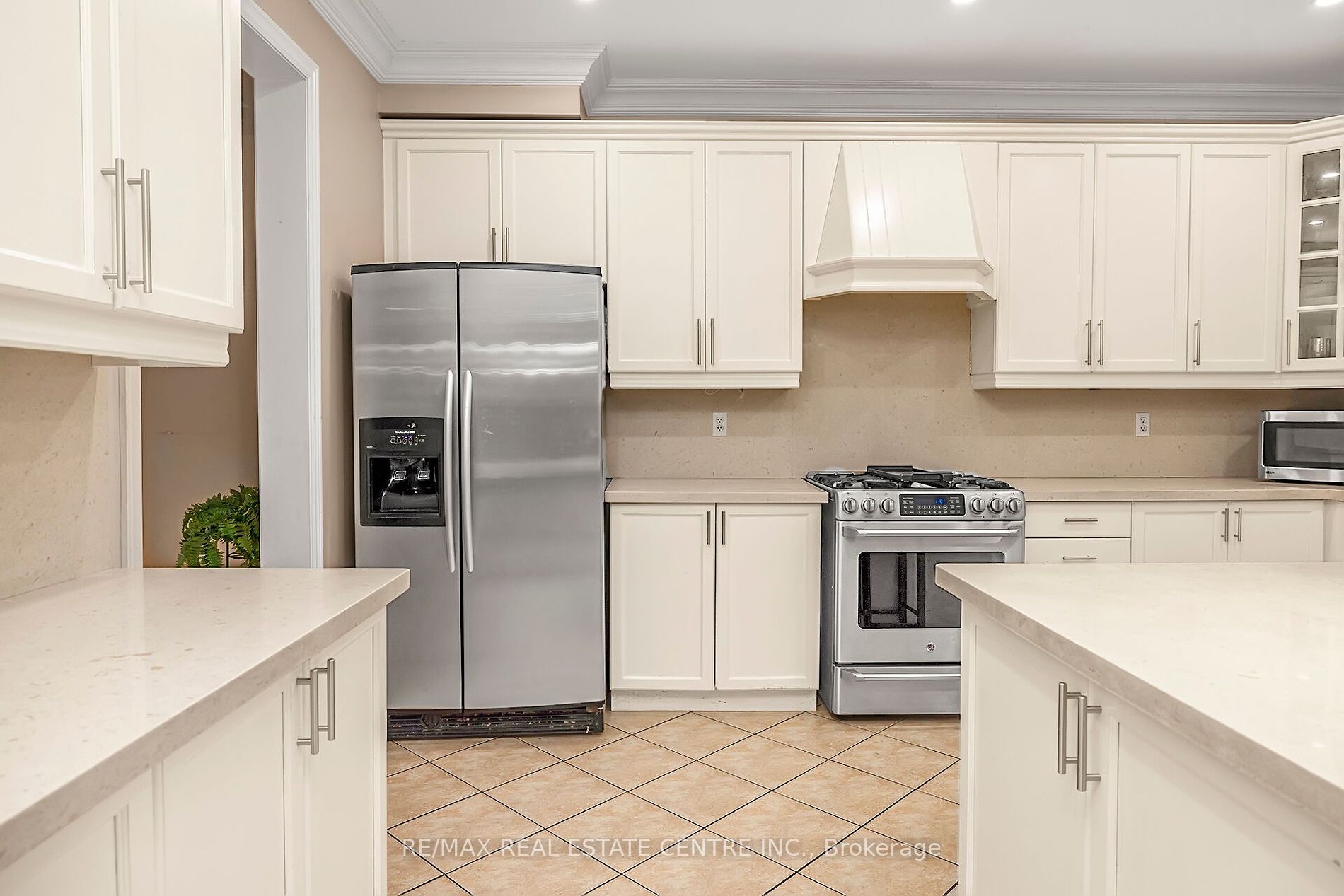 12 Maisonneuve Blvd