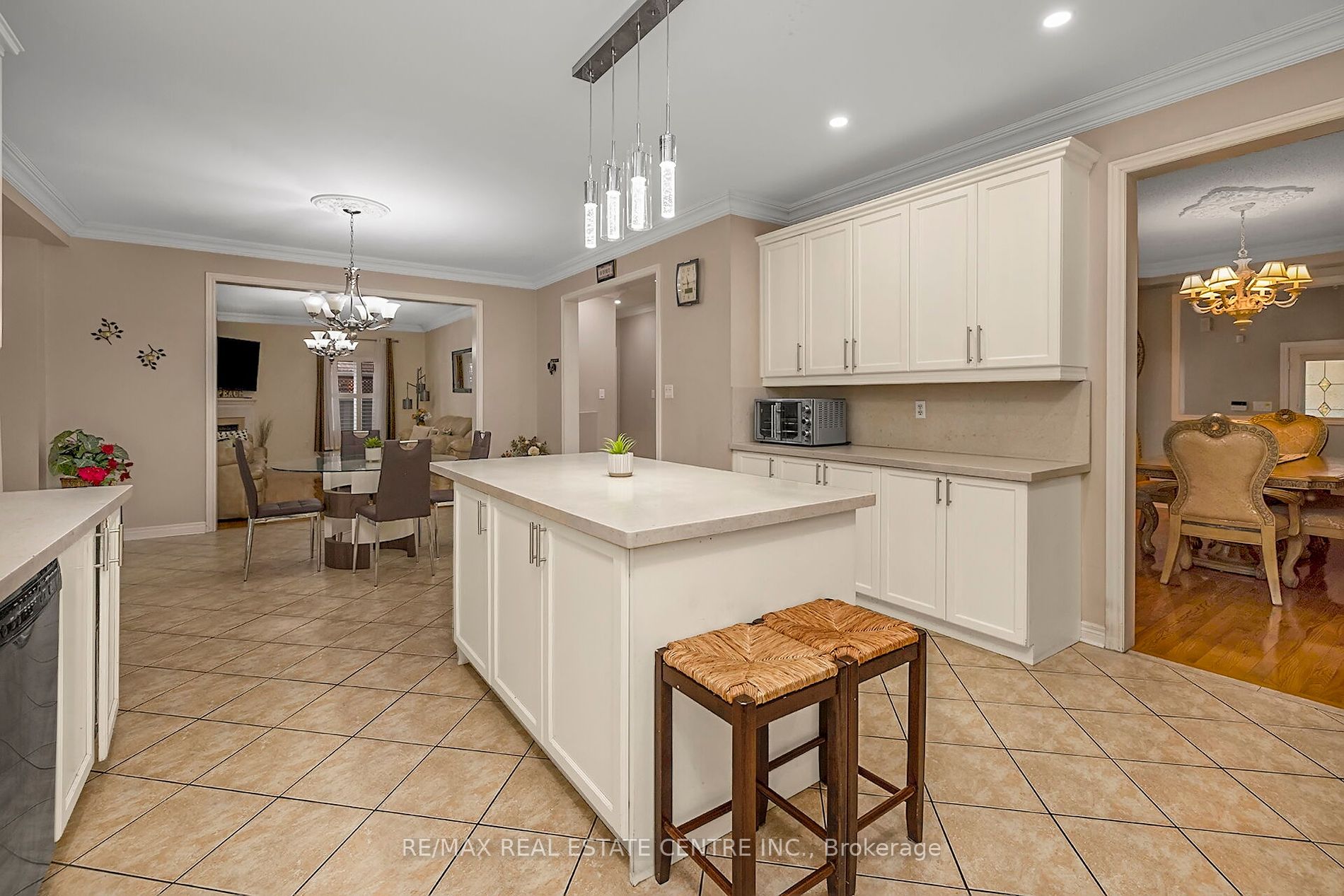 12 Maisonneuve Blvd