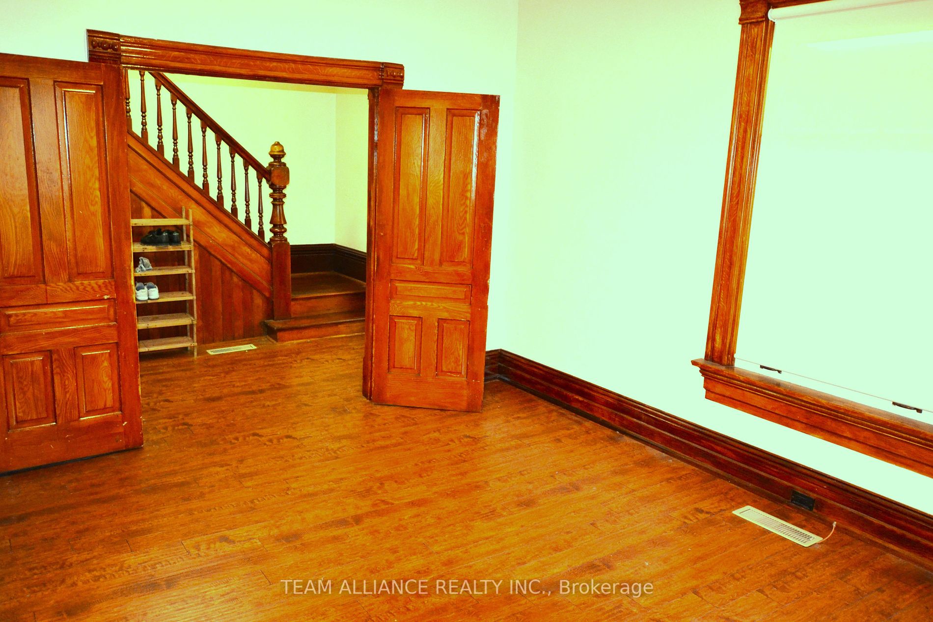 281 Main St N