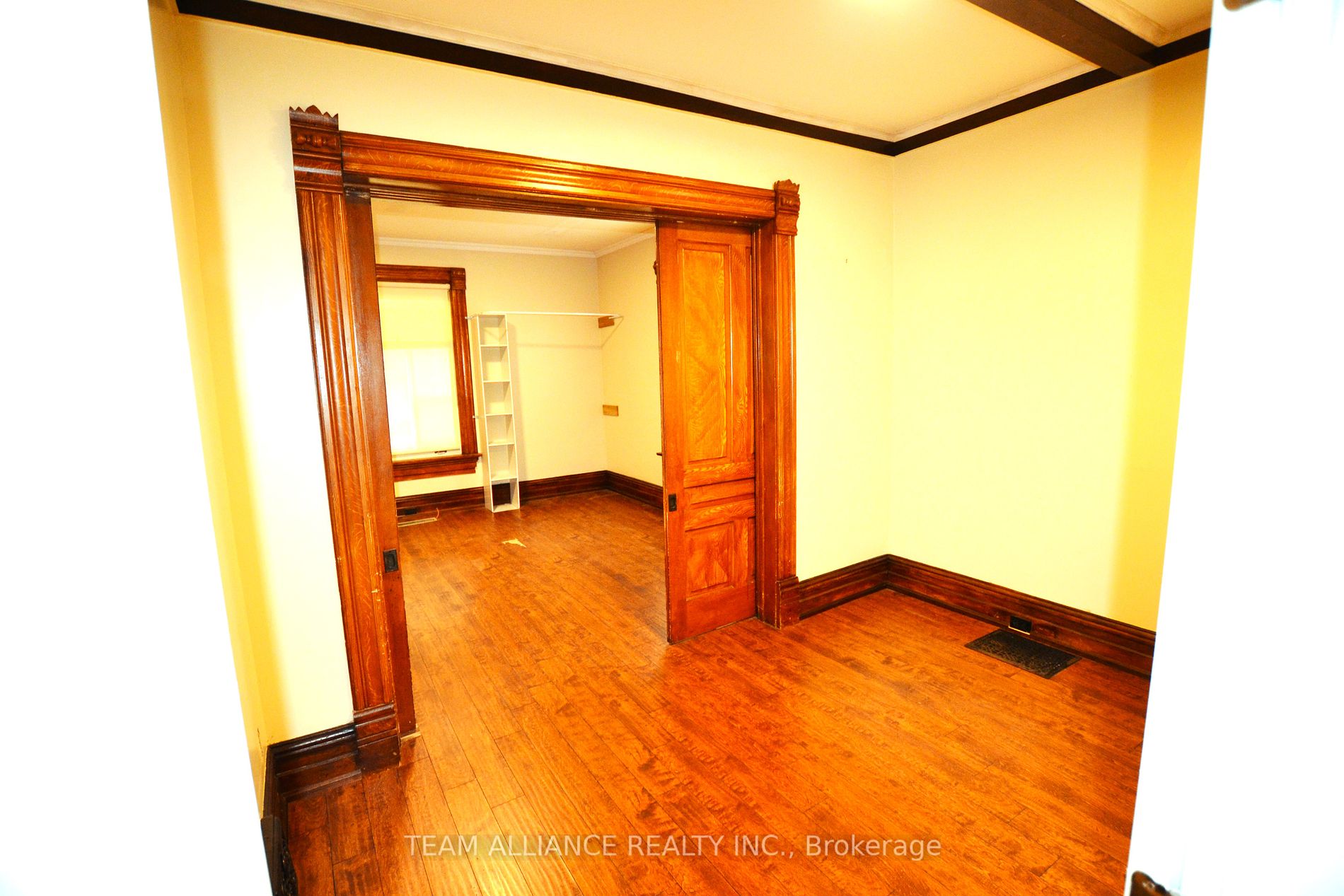 281 Main St N
