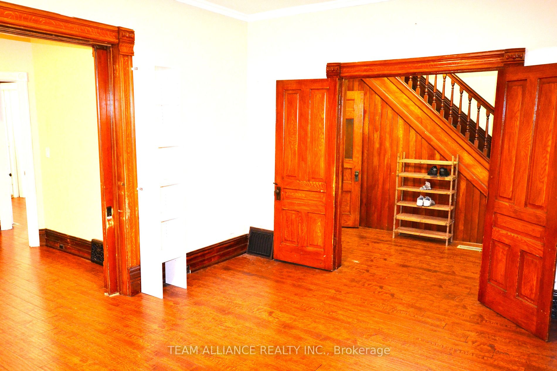 281 Main St N