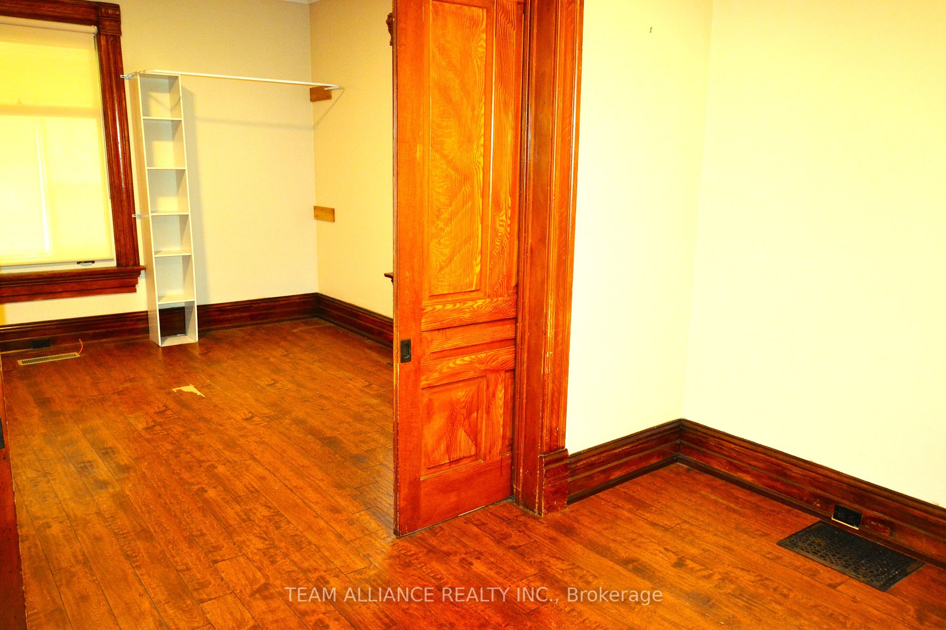 281 Main St N