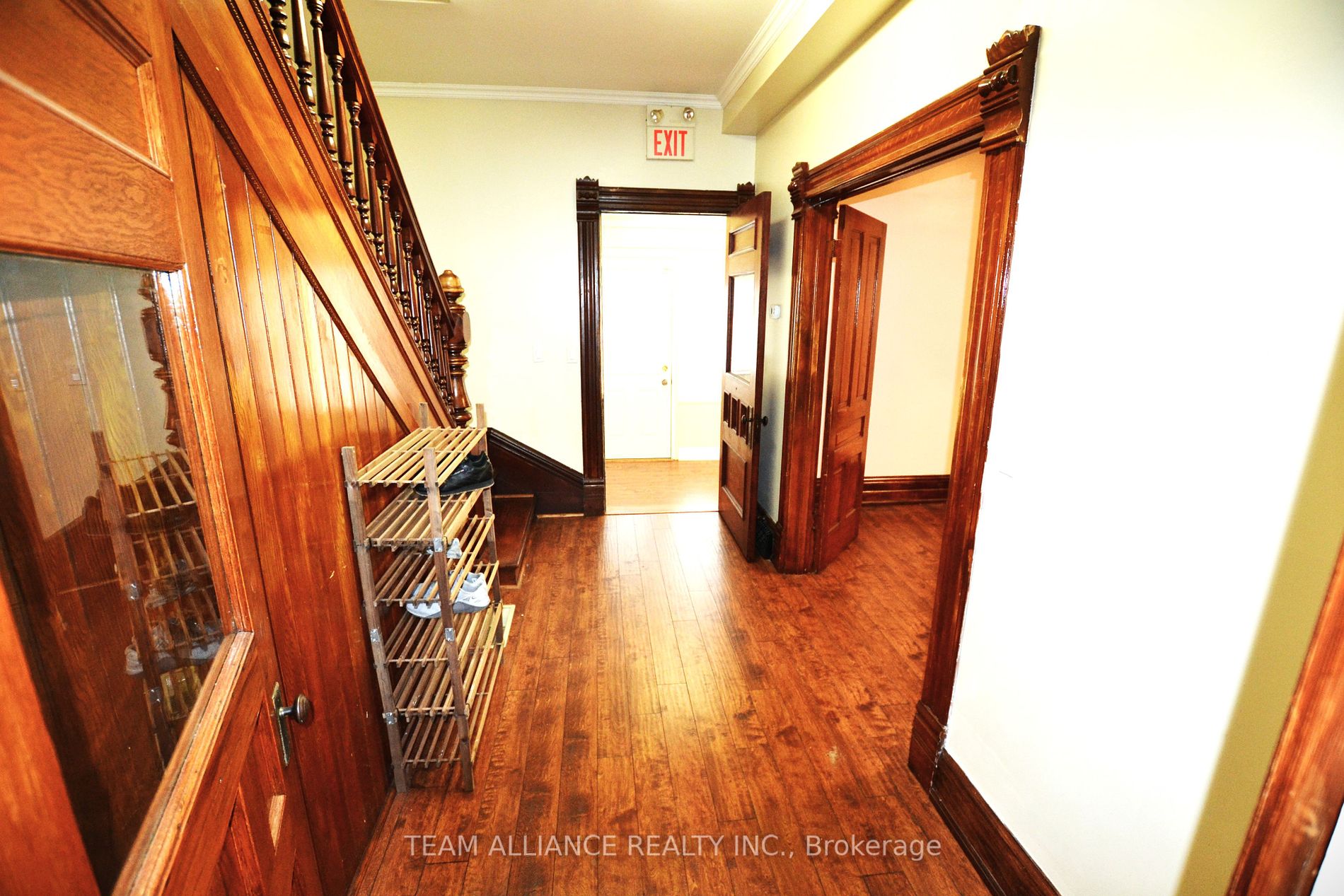 281 Main St N
