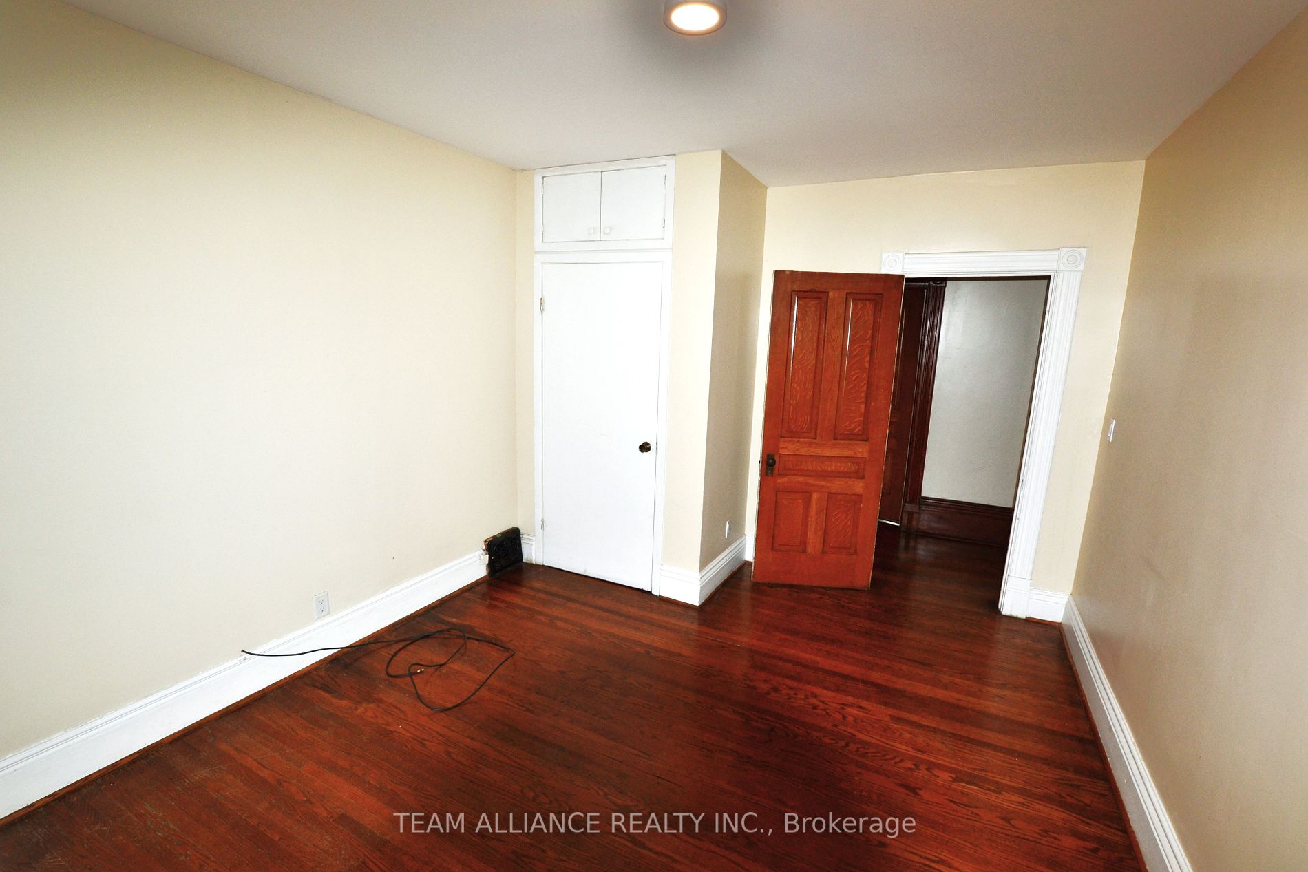 281 Main St N