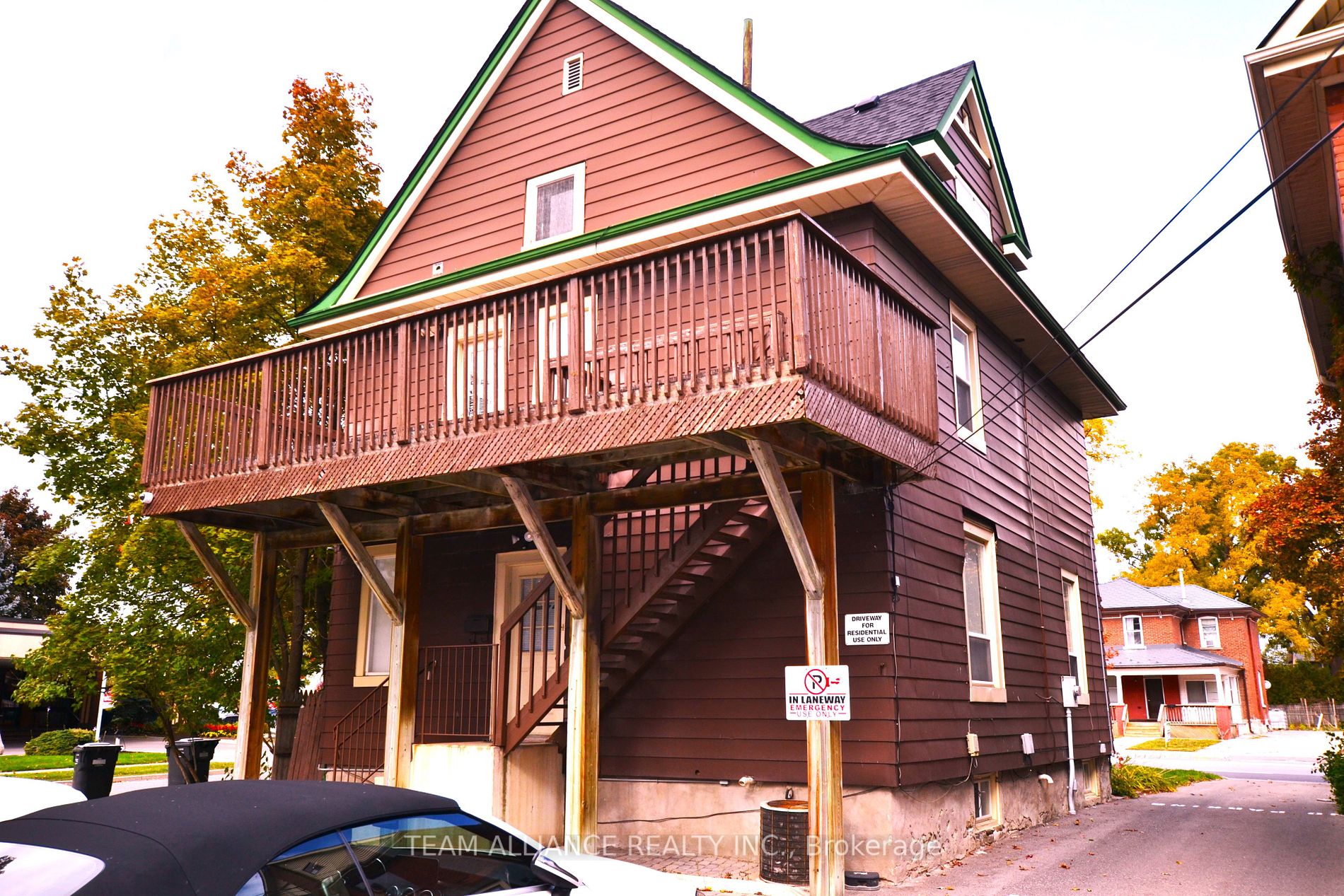 281 Main St N