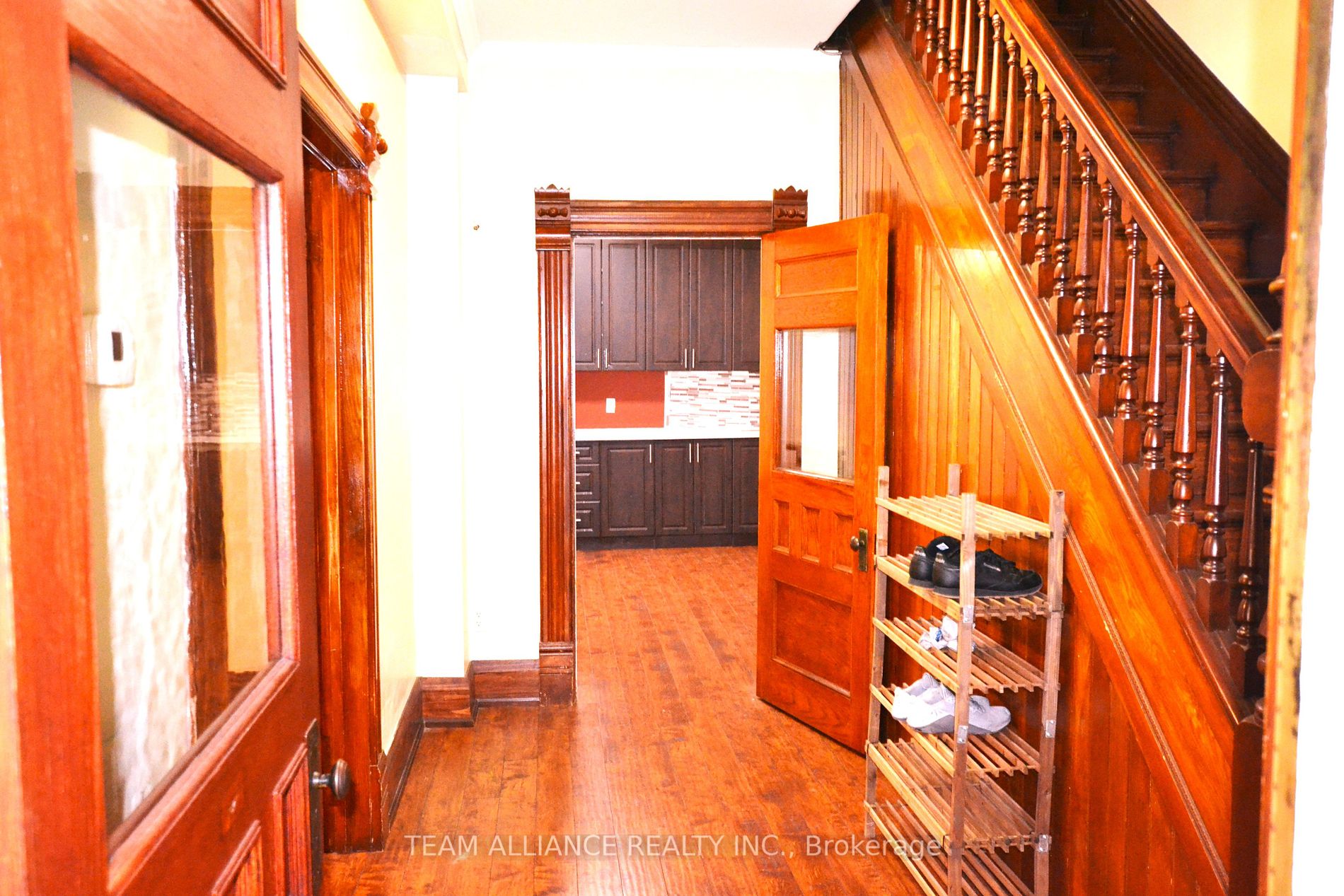 281 Main St N