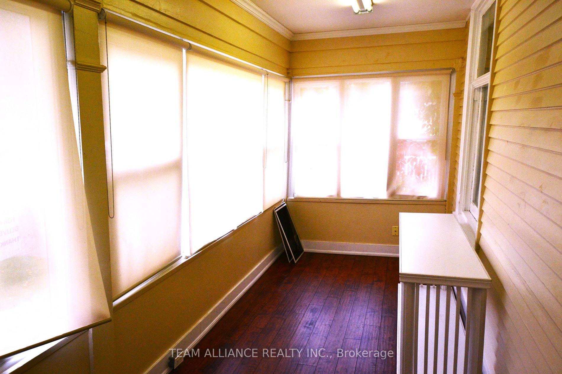 281 Main St N