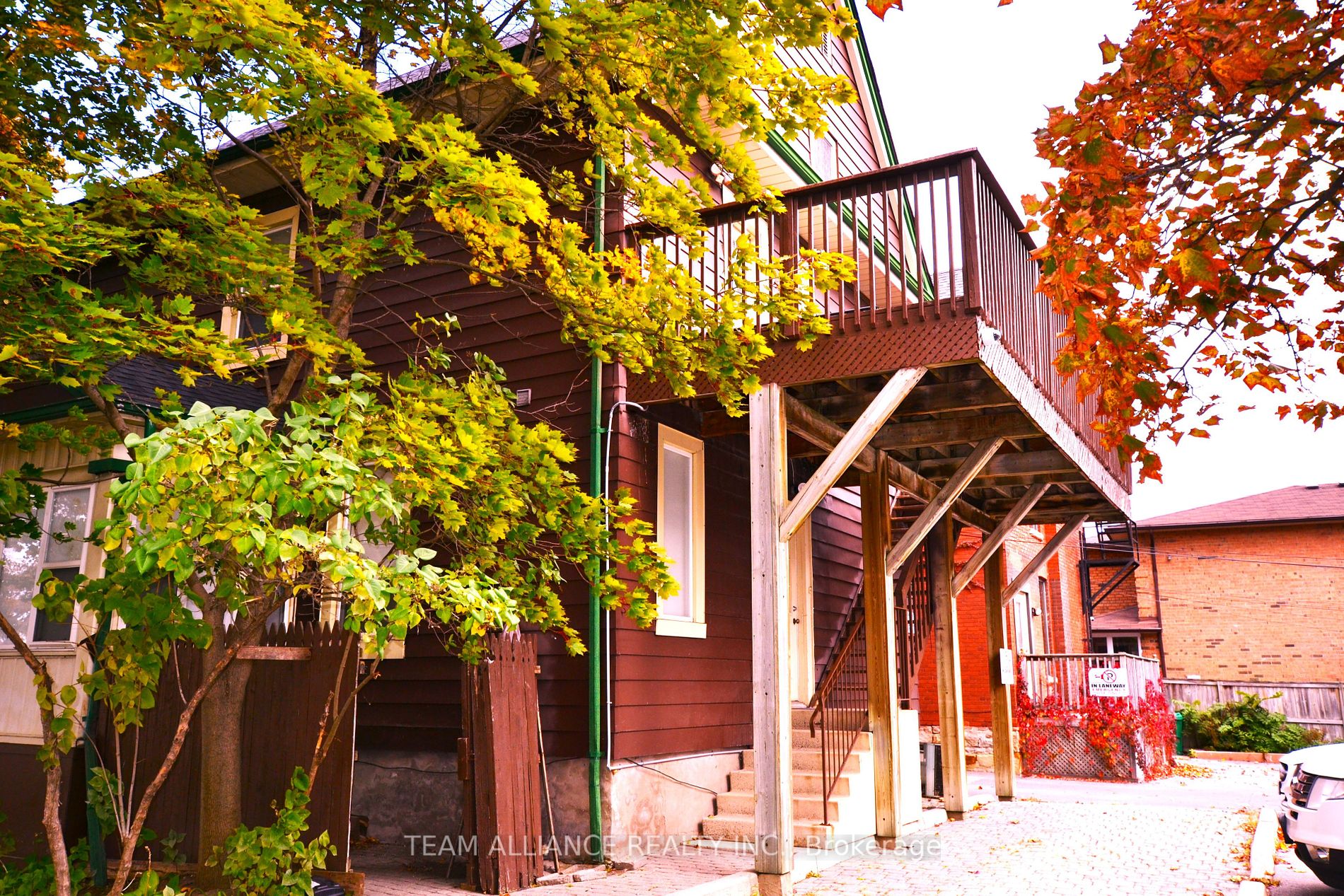 281 Main St N