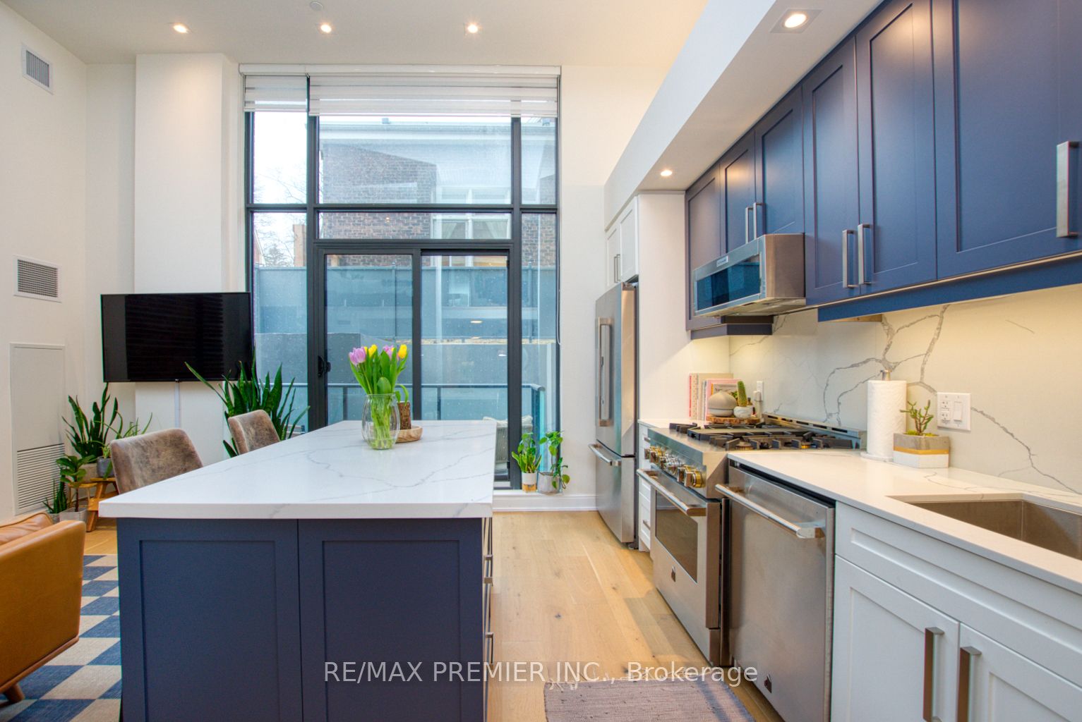 430 Roncesvalles Avenue, #105