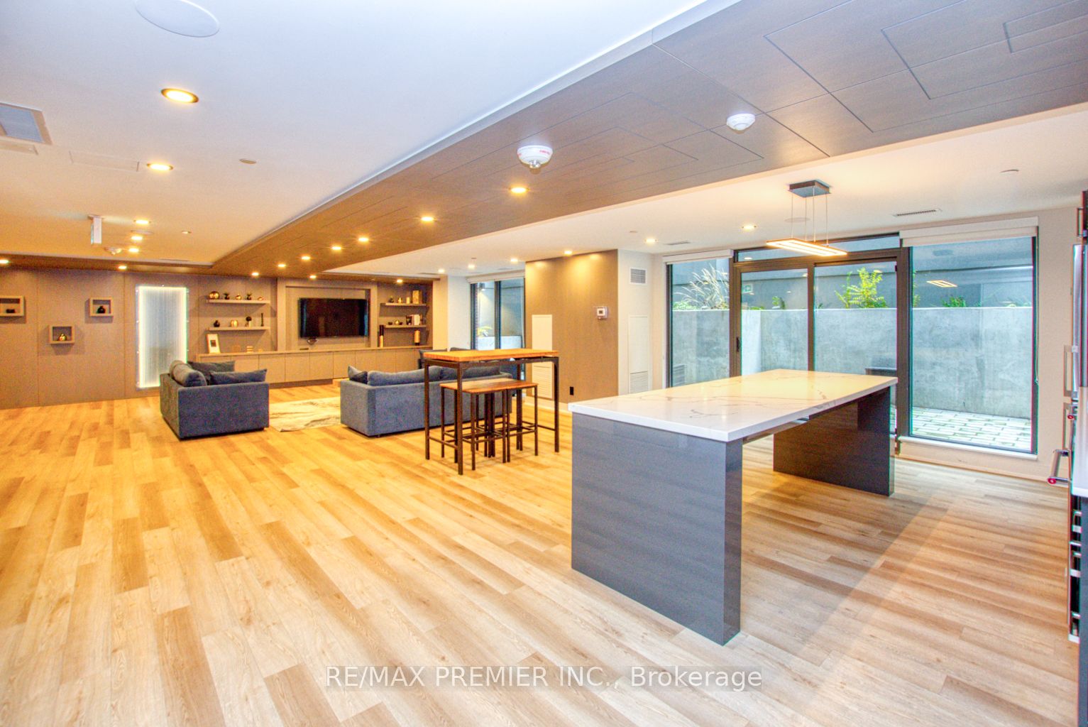 430 Roncesvalles Avenue, #105