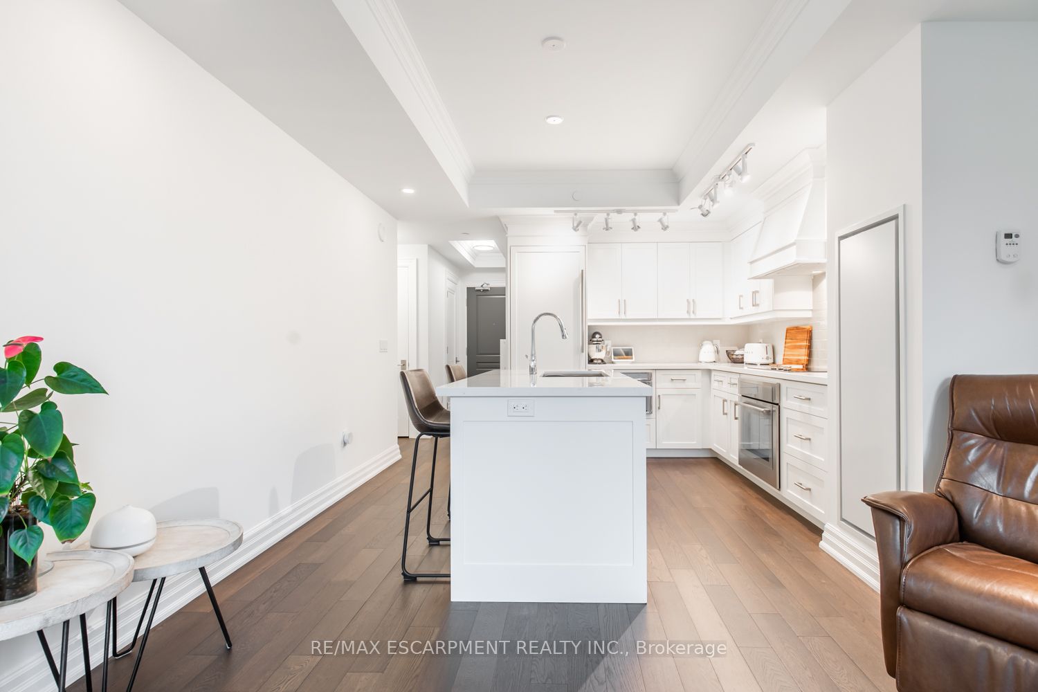 2060 Lakeshore Road, #711