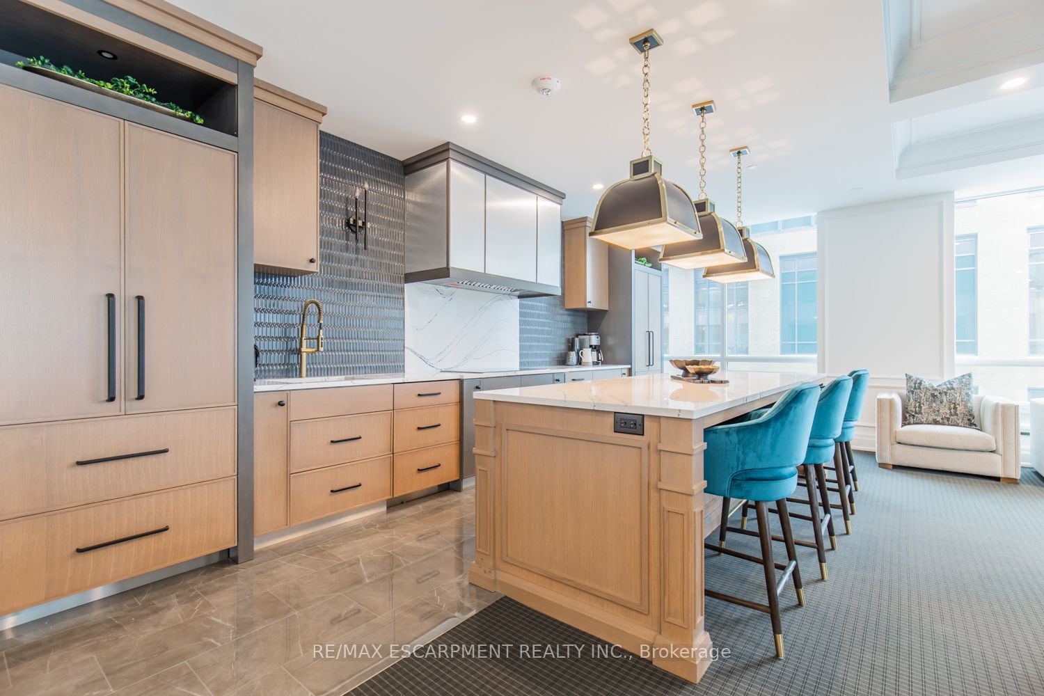 2060 Lakeshore Road, #711
