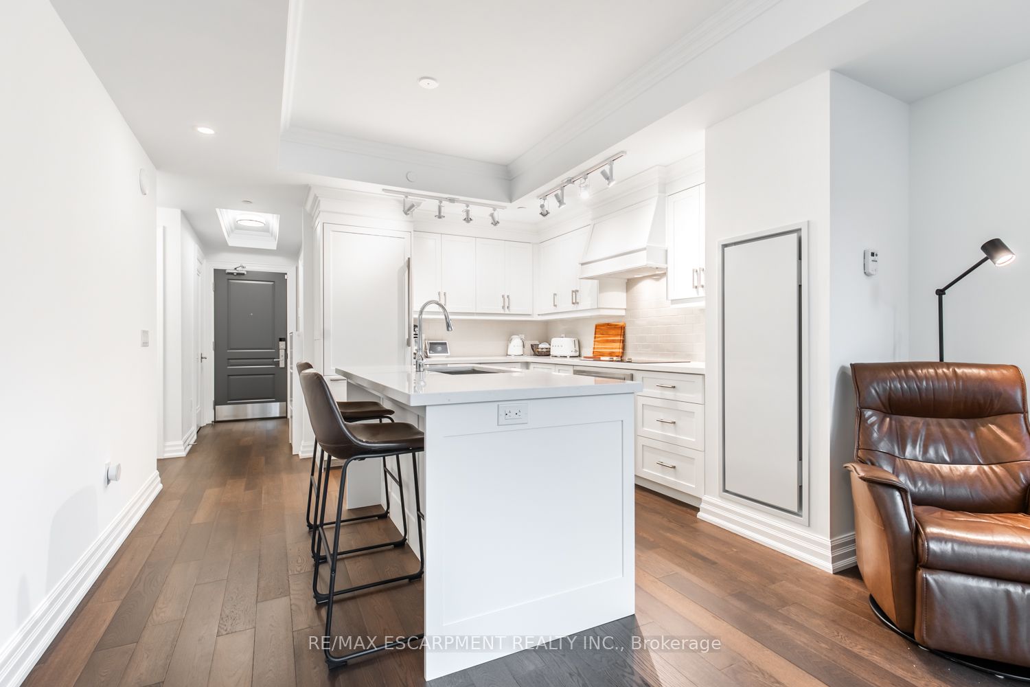 2060 Lakeshore Road, #711