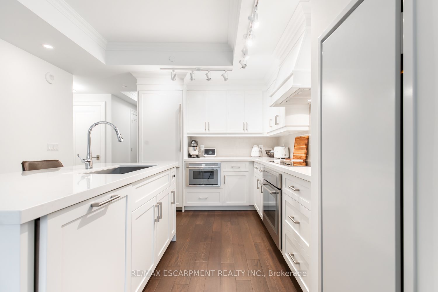 2060 Lakeshore Road, #711
