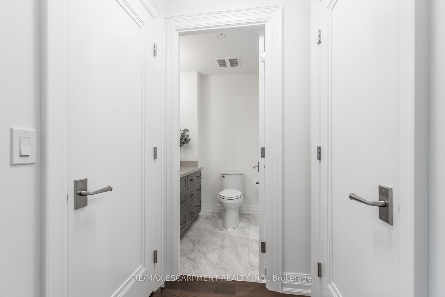 2060 Lakeshore Road, #711