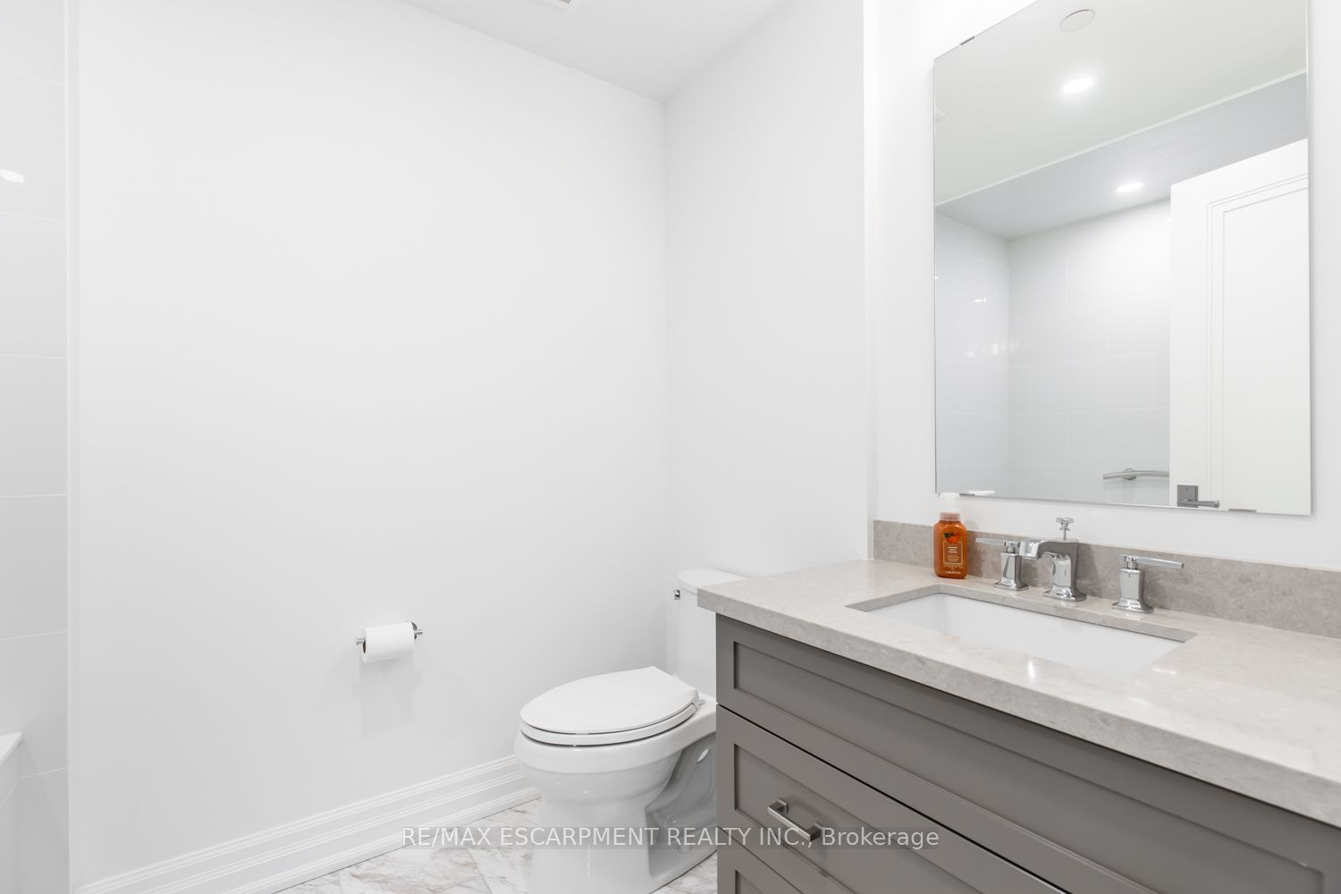 2060 Lakeshore Road, #711