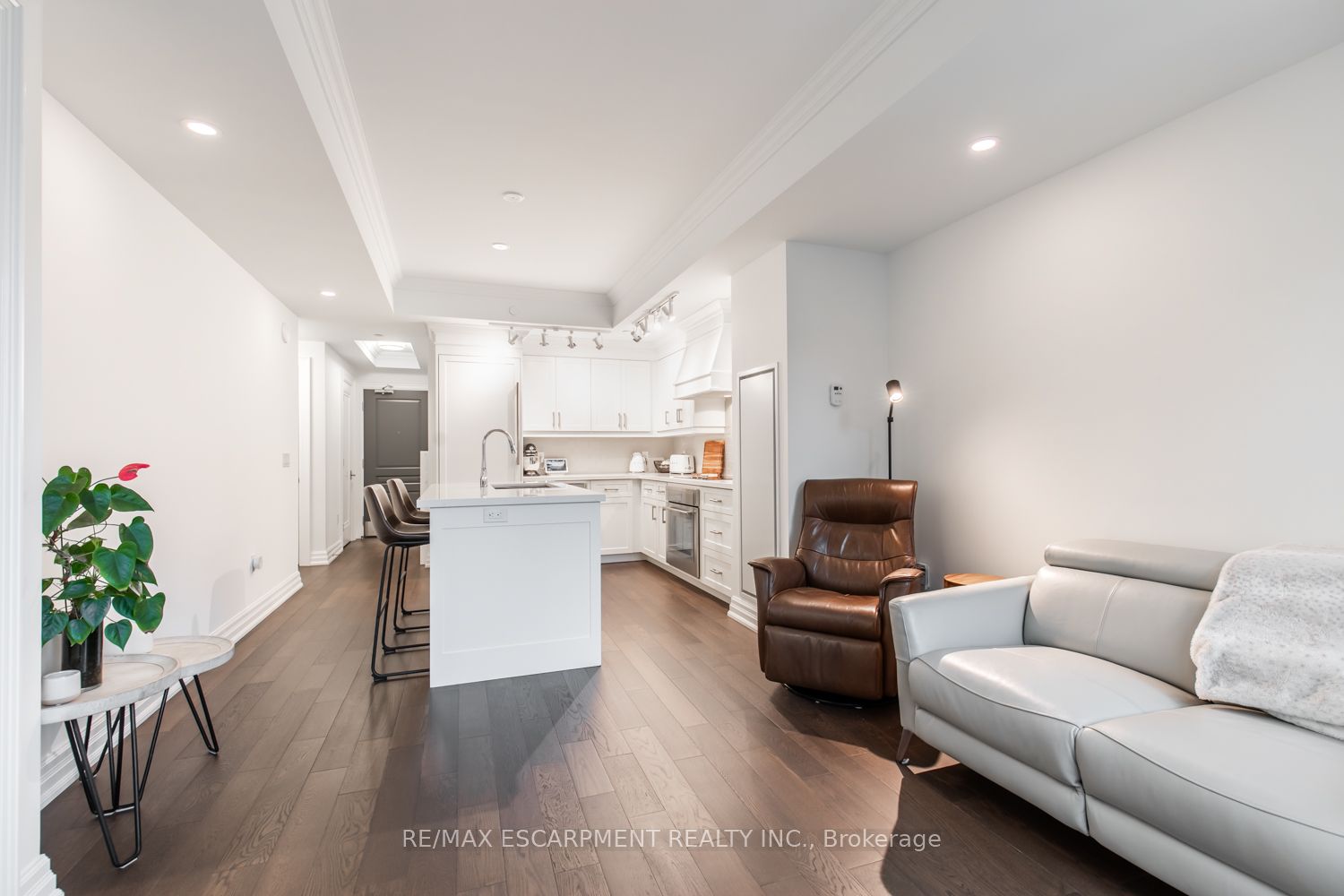 2060 Lakeshore Road, #711