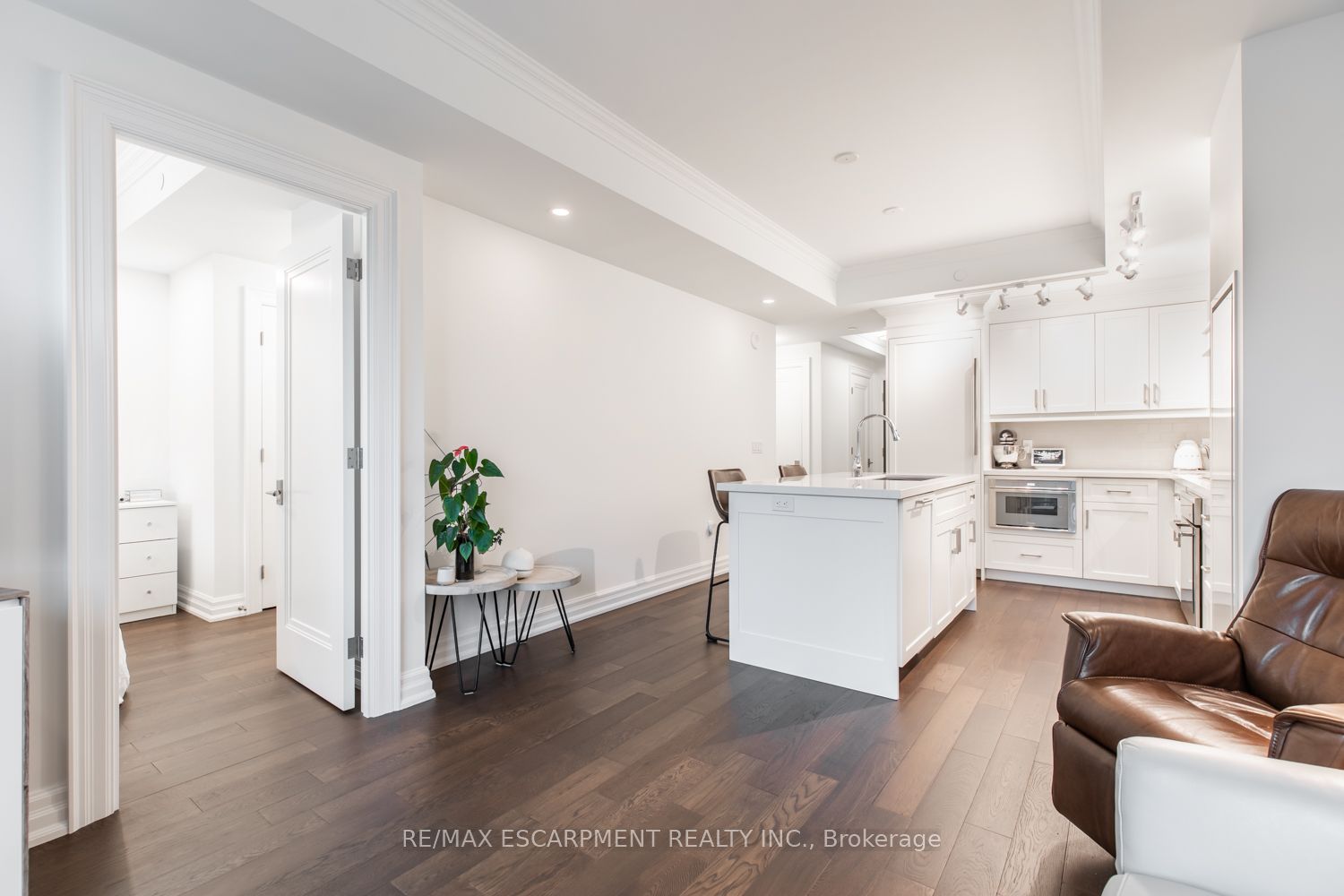 2060 Lakeshore Road, #711
