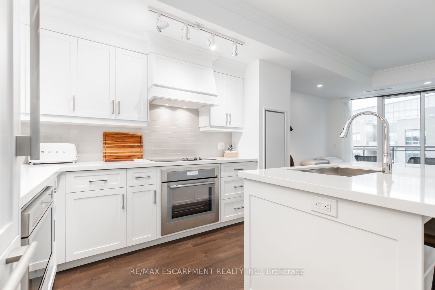 2060 Lakeshore Road, #711