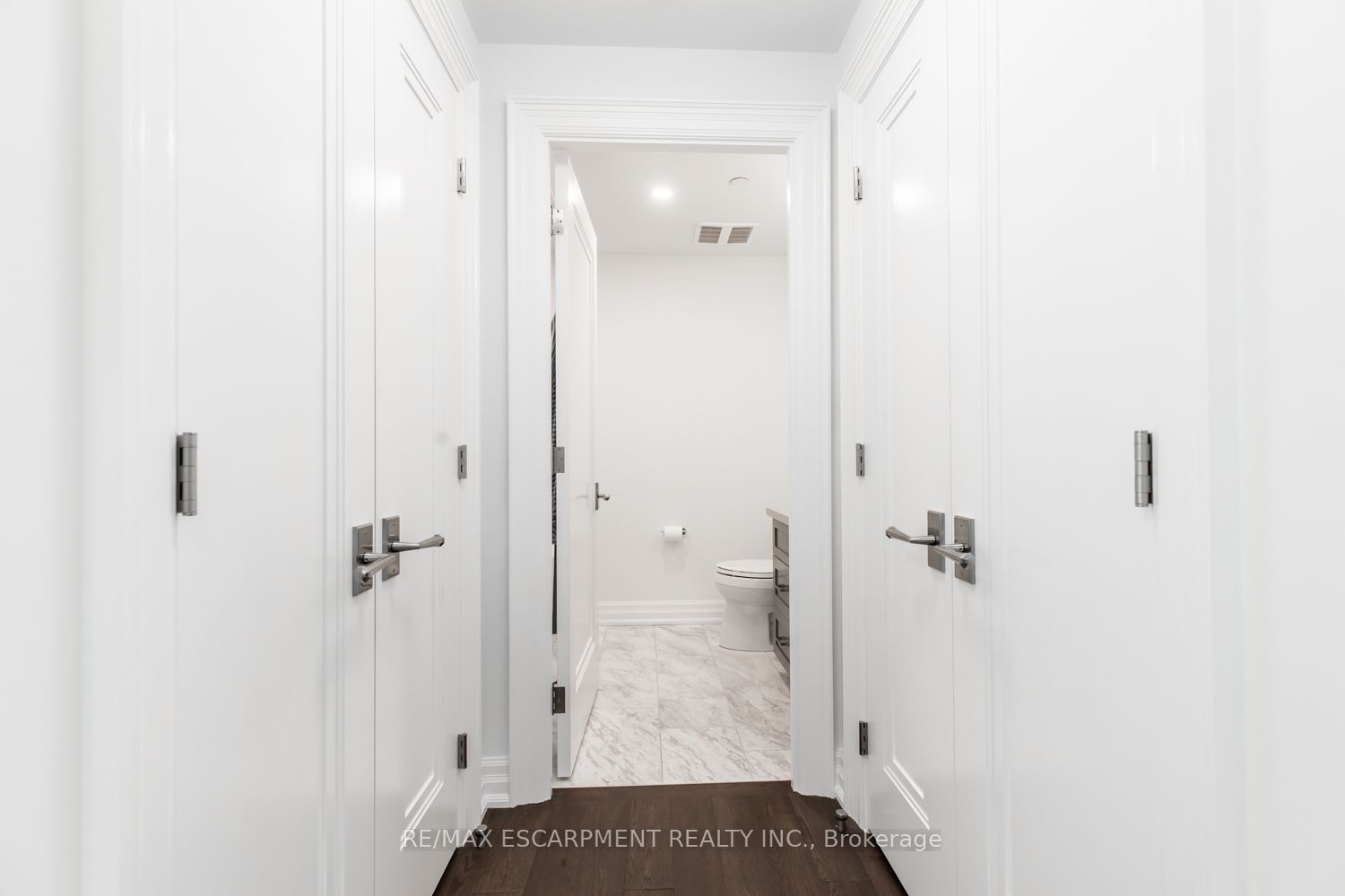 2060 Lakeshore Road, #711