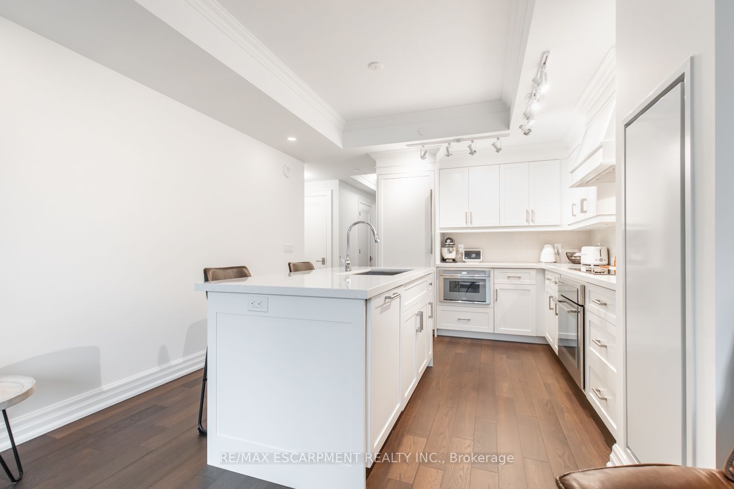 2060 Lakeshore Road, #711