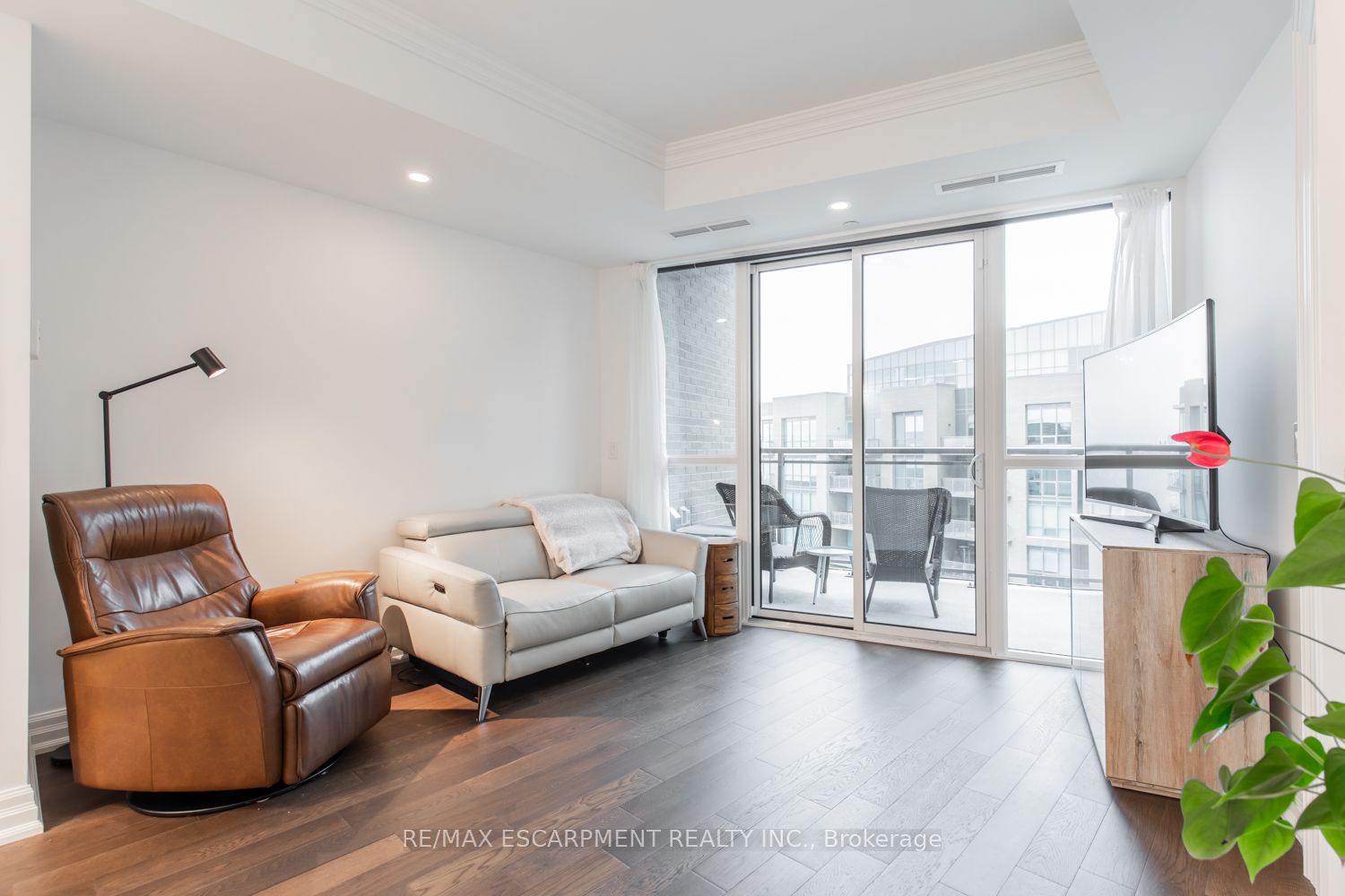 2060 Lakeshore Road, #711