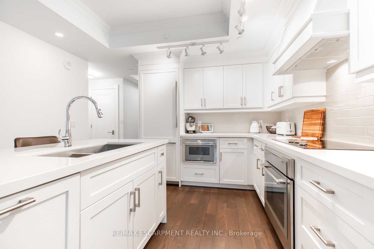 2060 Lakeshore Road, #711