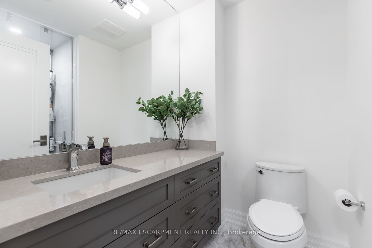 2060 Lakeshore Road, #711