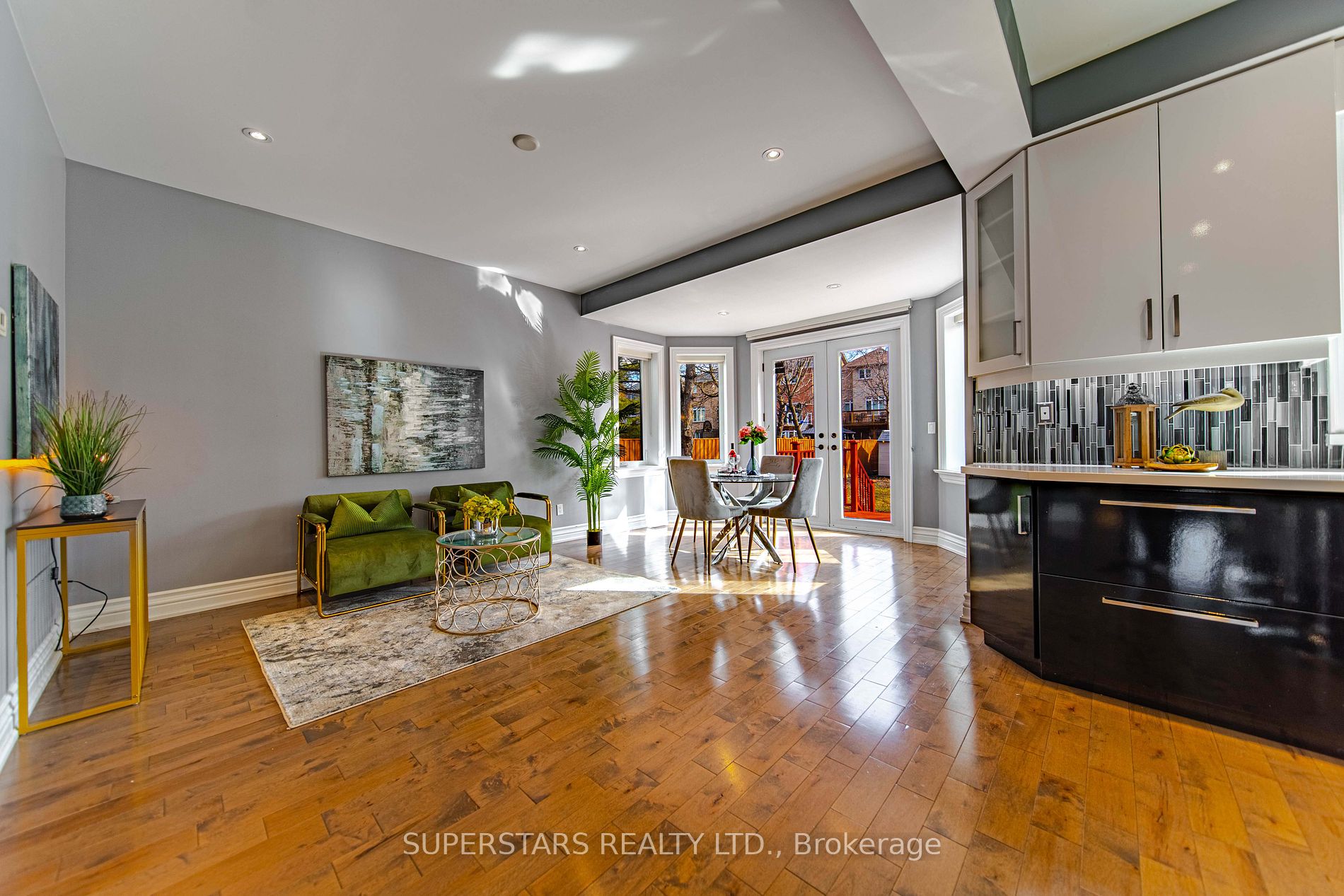 3043 Weston Road