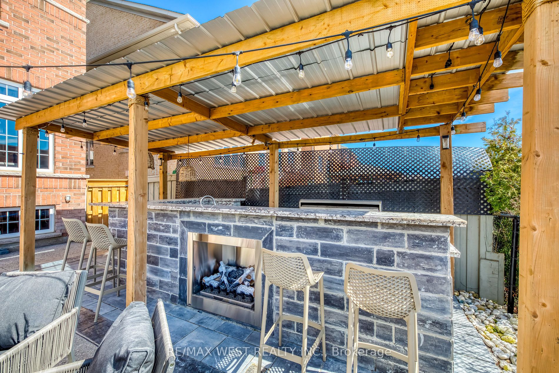 606 Nairn Circle
