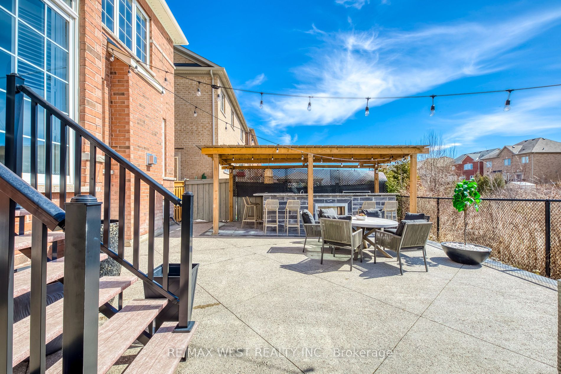 606 Nairn Circle