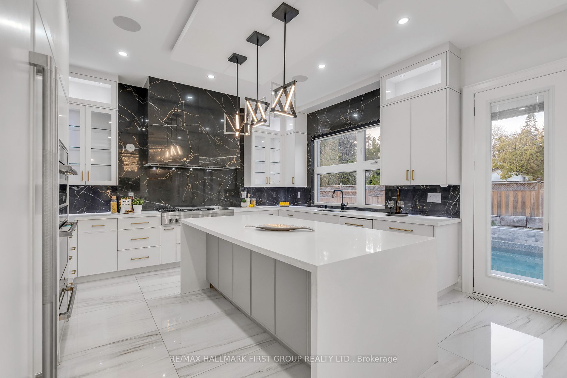 246 Edenbridge Dr