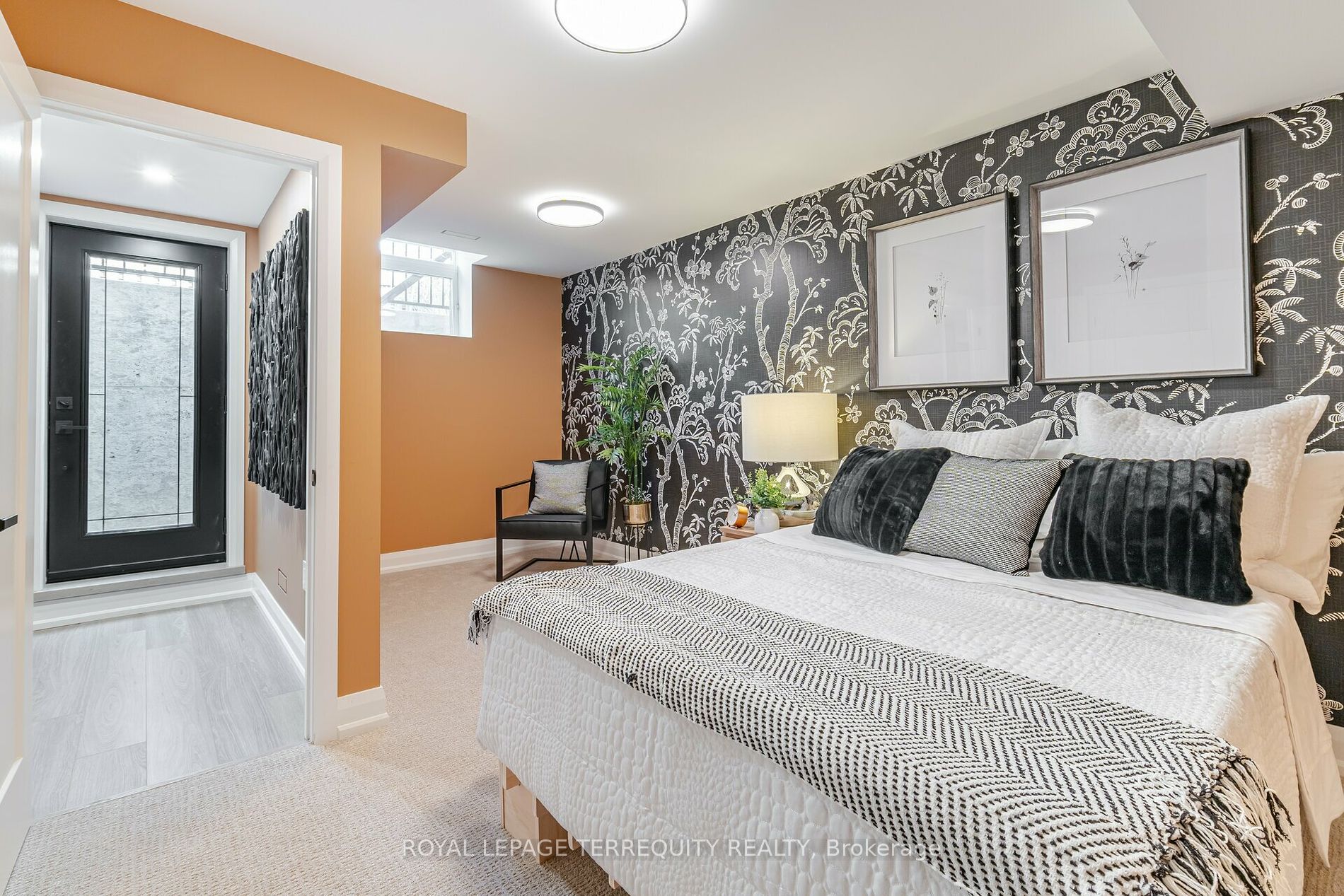 1330 Marshall Cres