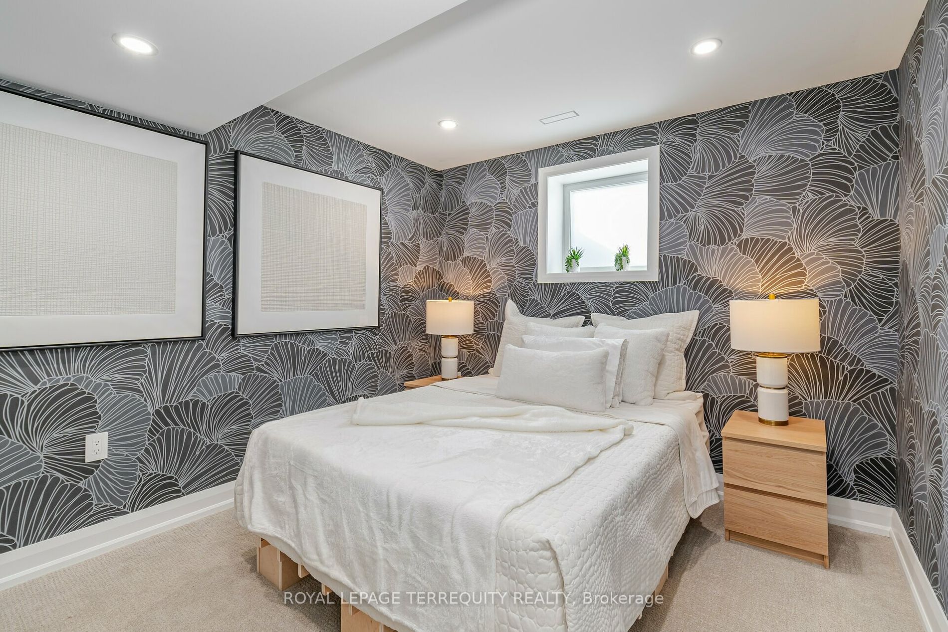 1330 Marshall Cres