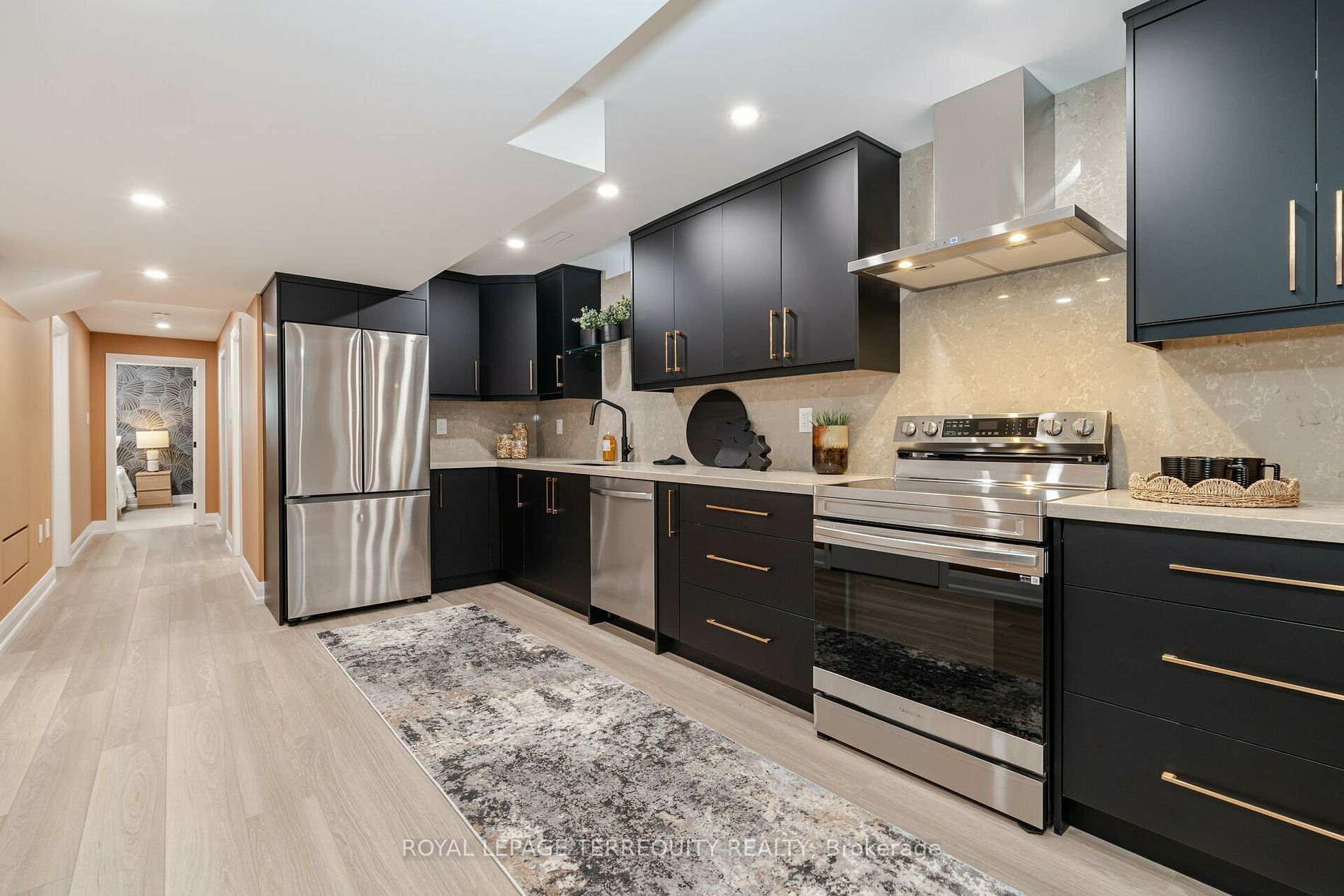 1330 Marshall Cres