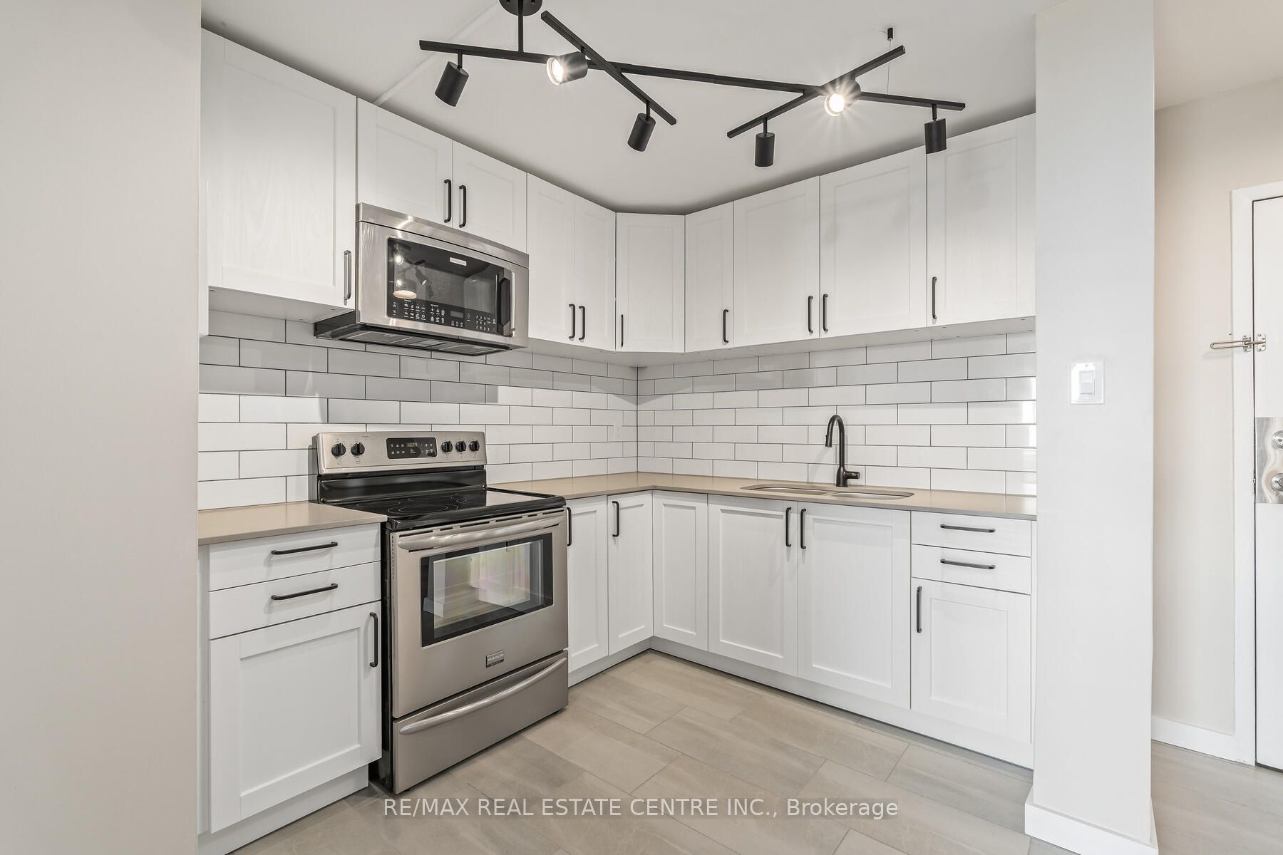 975 Warwick Court #1406