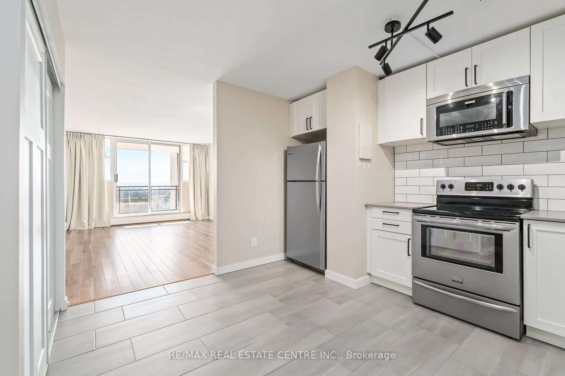 975 Warwick Court #1406